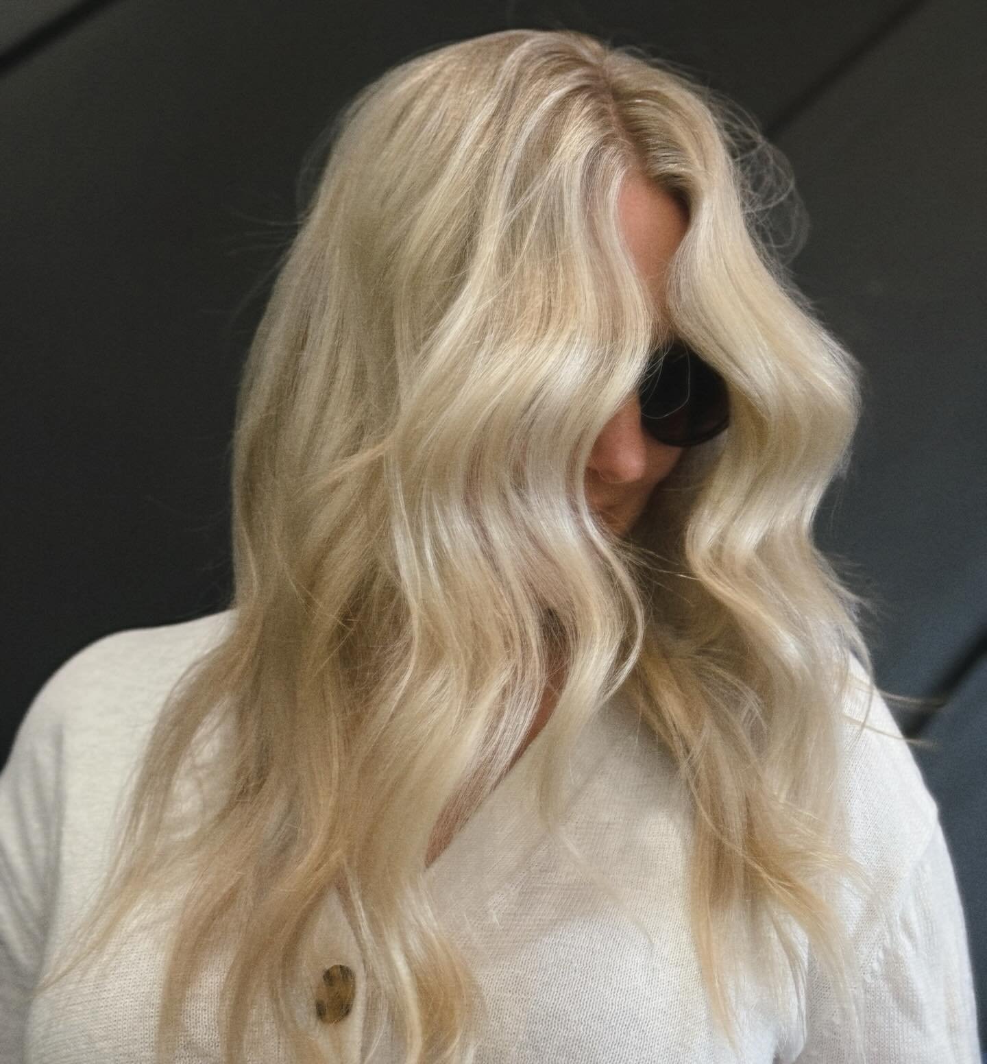 🄱🄻🄾🄽🄳🄴