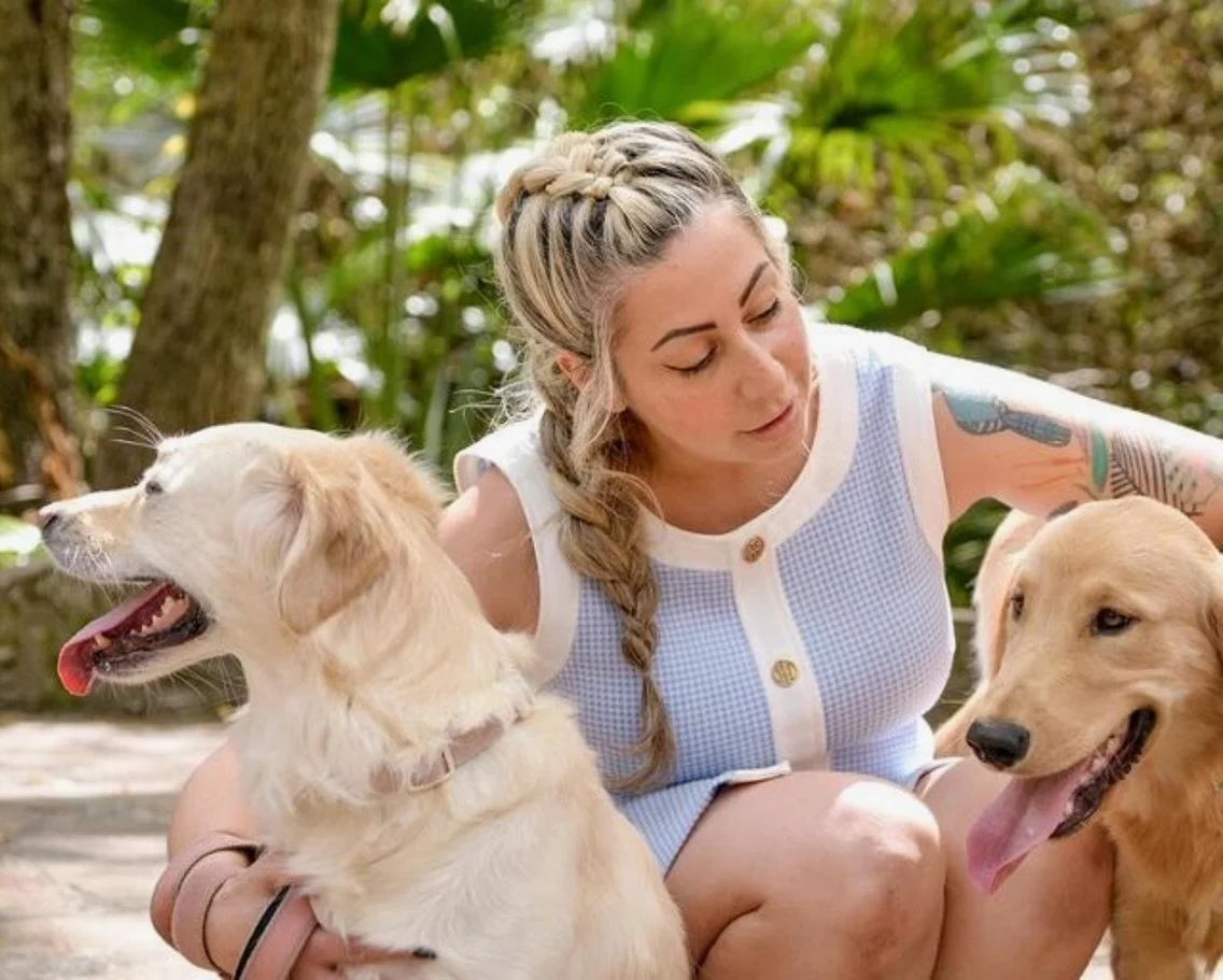 Starting to work on some portraits with clients of all breeds. So much fun. This is Gator and Molly. 😍 #goldenretriever #petsitter #orlando