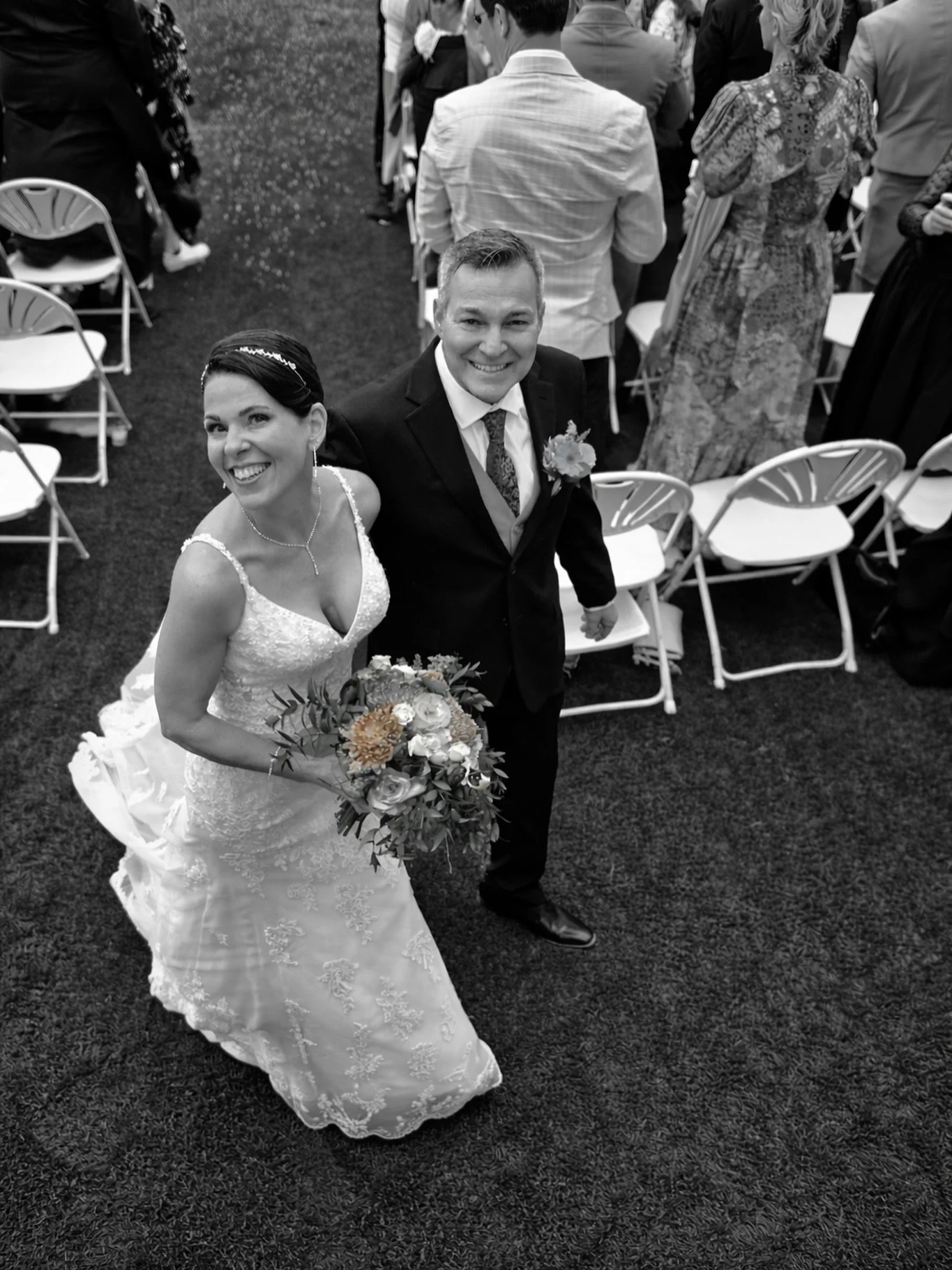 Cassandra &amp; Denton💍🕊️ Their love feels like best friendship at its core: playful, grounding, and deeply meant to be.

And their wedding day? A true reflection of who they are, surrounded by friends who showed up big and turned the celebration i