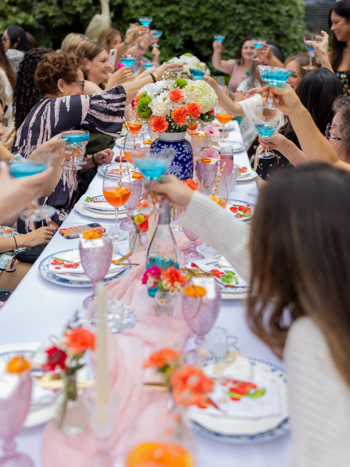 When it comes to details, none are spared.✨
Inspired by a springtime French farmers market, this Fresh of the Market bridal shower was thoughtfully layered with organic textures and playful accents throughout.🌷🍓

From delicate florals to artisan br