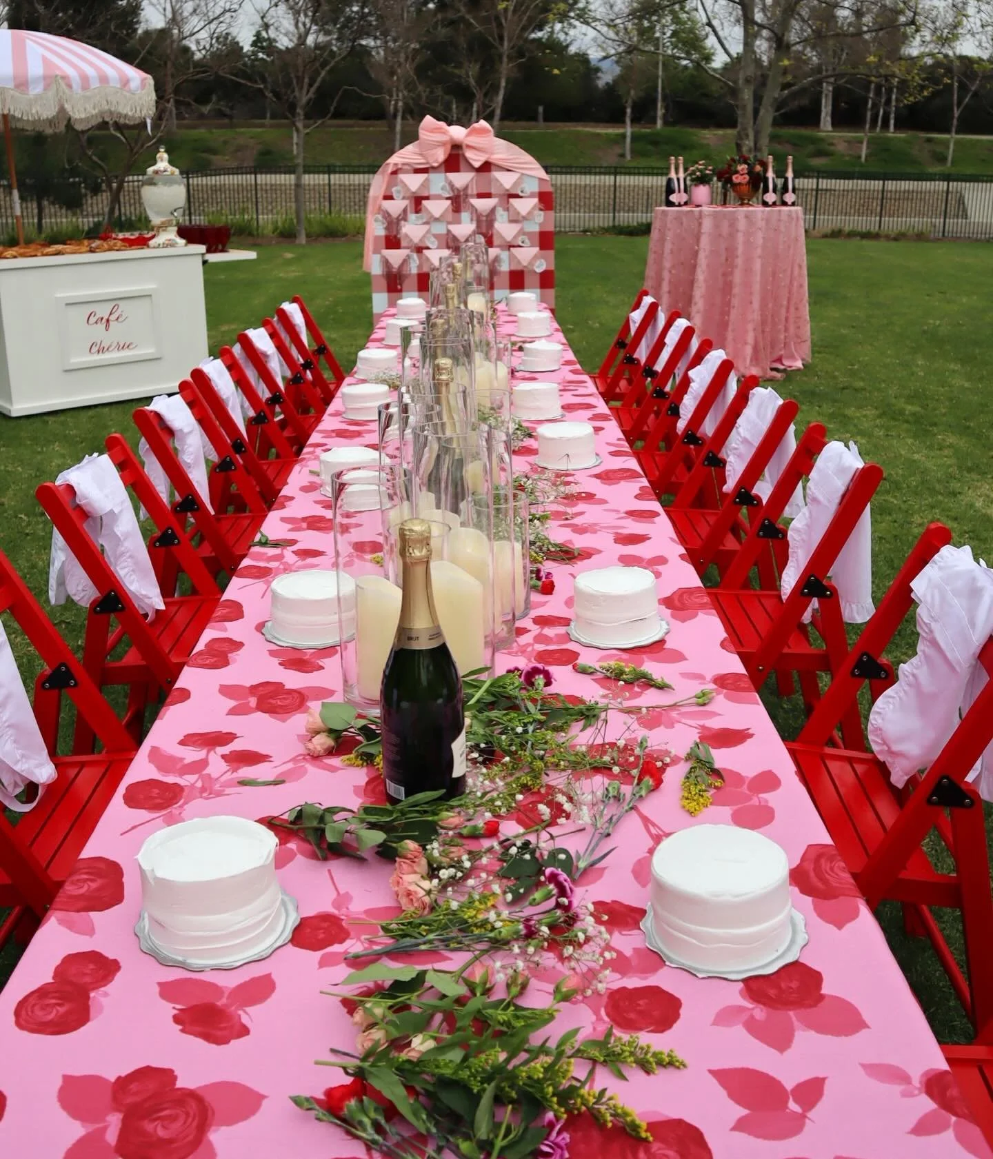 A love letter to friendship💌 layered in linen, candlelight, and the prettiest details. 🕯️🌹

planning &amp; design: @parklane.events 
photo &amp; content creation: @studio_ninety.eight 
rentals: @mikasaeventrentals @stephanieslinens 
table linens: 