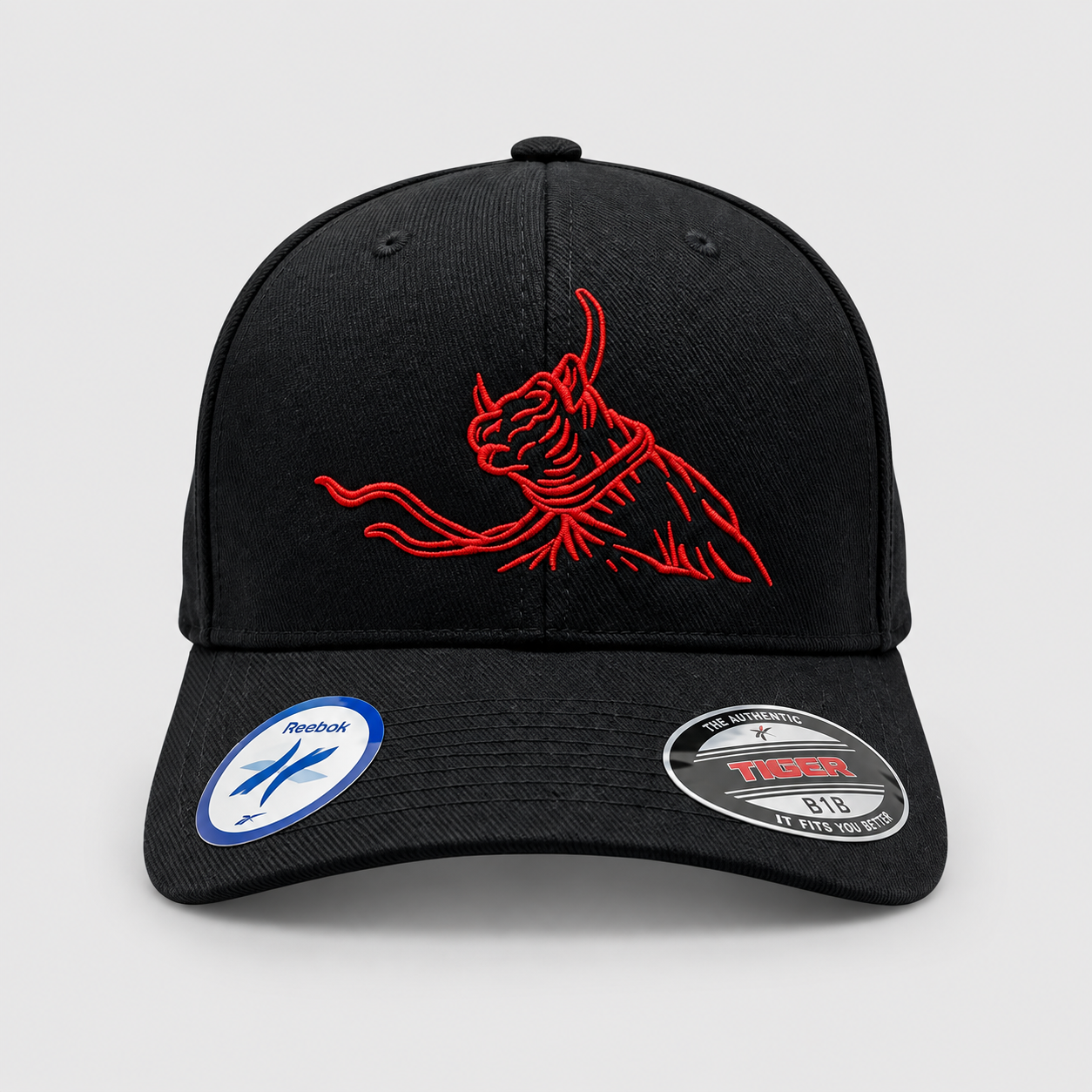 Gorra negra con bordado de toro rojo.png