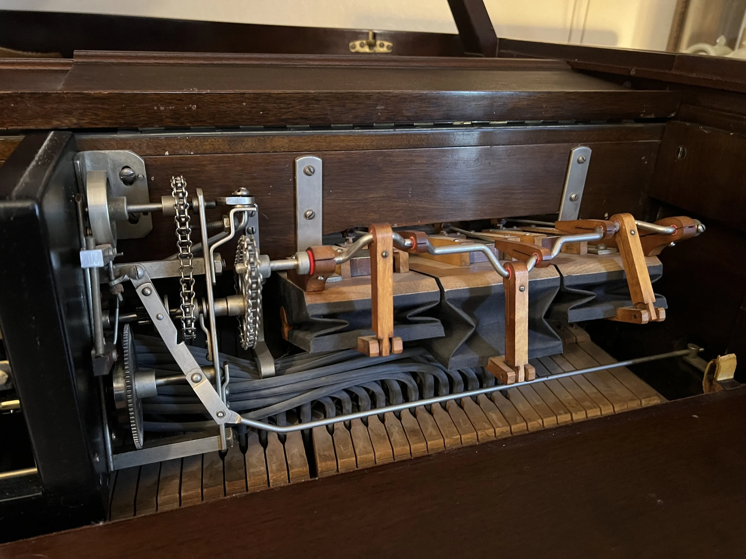The complexity of the mechanism is amazing on this Weber.