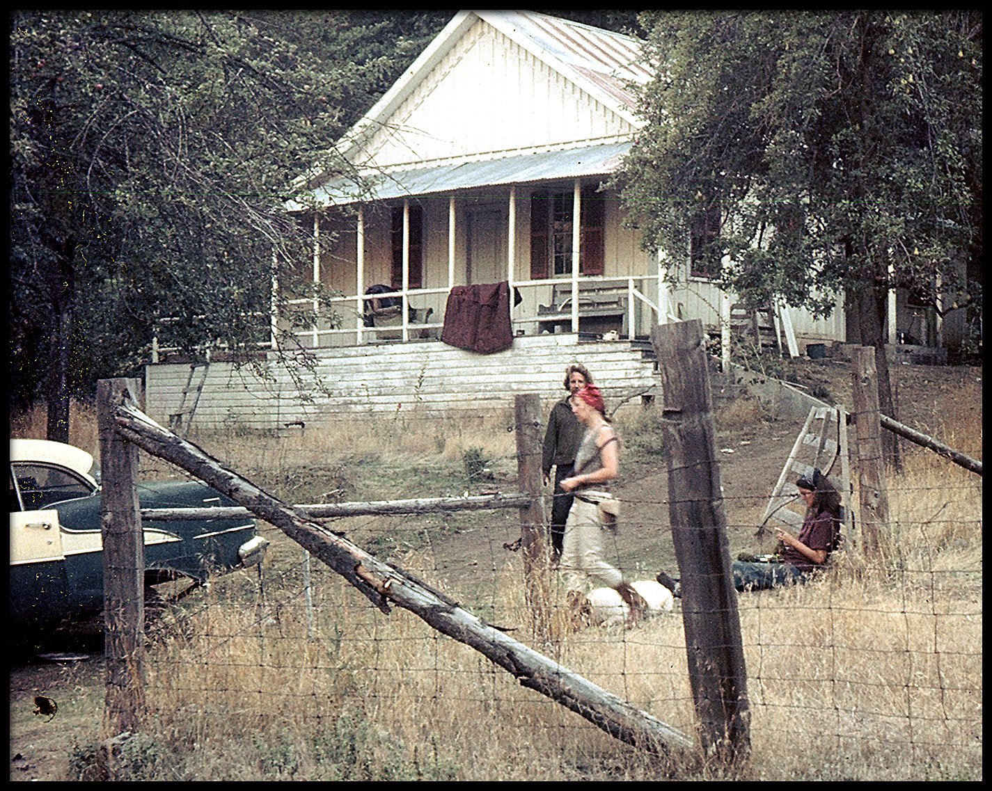 MainhouseCommune2.jpg