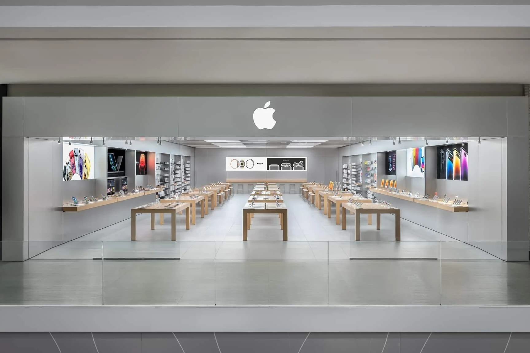 Apple Store imgae.jpg