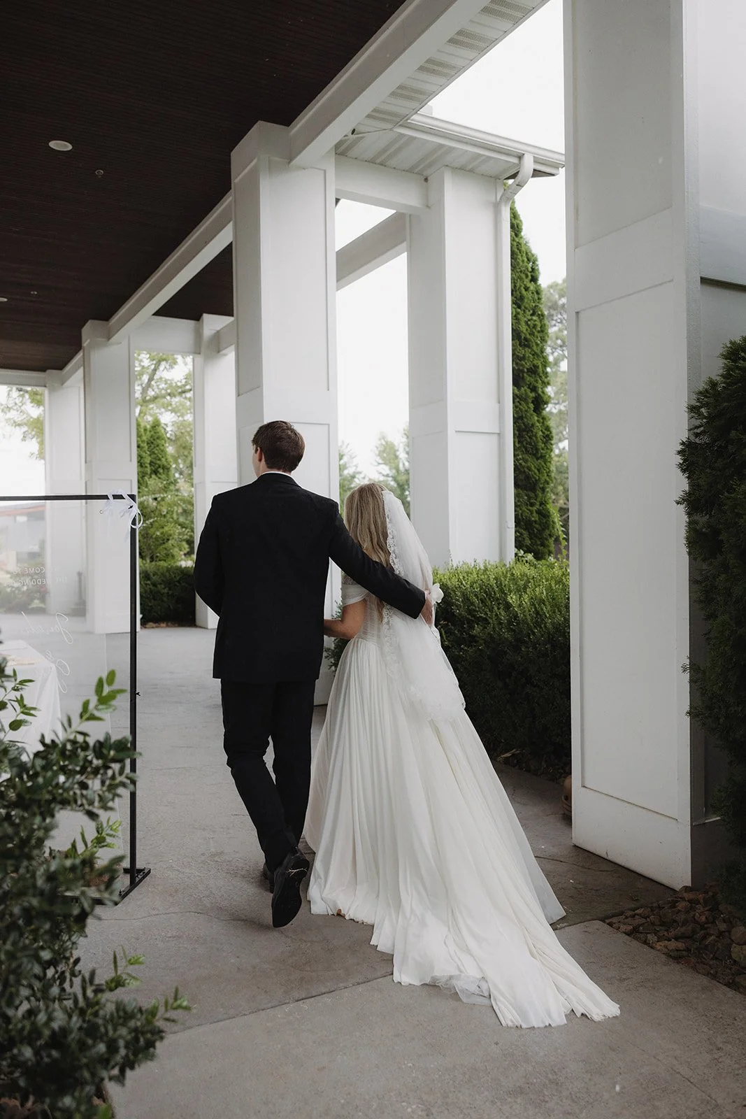 gabi-and-jonah-lemire-the-ballroom-on-1-street-bentonville-wedding-jo-darling-photography-933.jpg