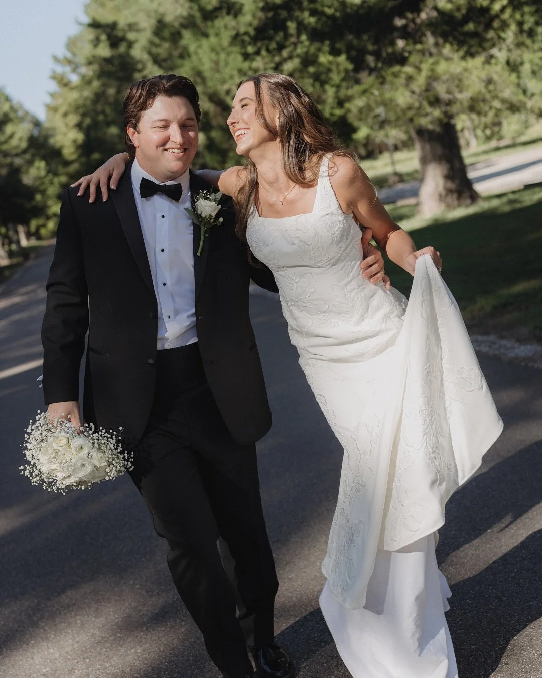 The Summers!! 🥂&nbsp;A few sneaks from Reilley + Joseph&rsquo;s wedding day.Wwhat a joy it&rsquo;s been getting to be a part of your story, from summer engagement photos to your beautiful fall wedding. We couldn&rsquo;t be happier for you two! 🤍

T