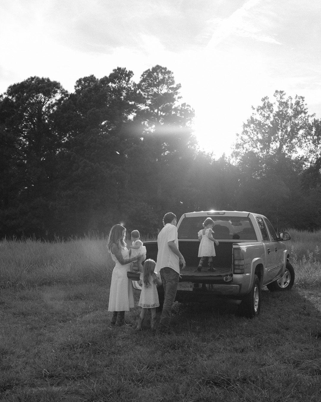 The sweetest family session with the Martins from late this summer 🌾

We met the Martins right after they made the big move from California to Memphis a few years ago &mdash; and they were pregnant with their first baby, sweet Ollie! 🌿 It feels lik