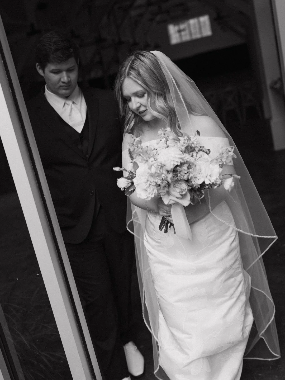 A collection of in between moments from Preston + Elizabeth&rsquo;s wedding day 🕊️&nbsp; This was a day that truly felt so present. Looking back through their sneaks, we loved seeing all the little moments that might have easily been missed in the m