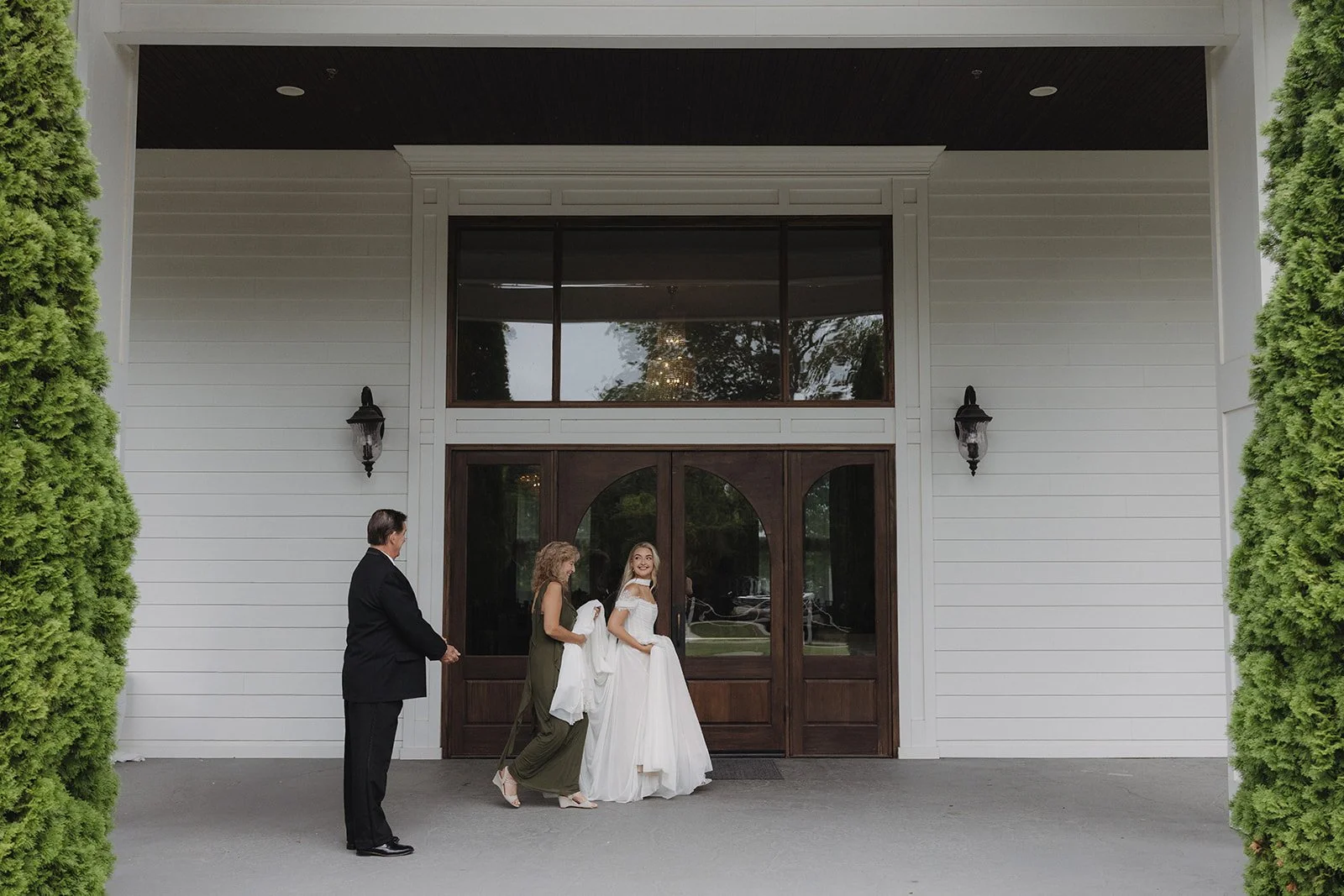 gabi-and-jonah-lemire-the-ballroom-on-1-street-bentonville-wedding-jo-darling-photography-285.jpg