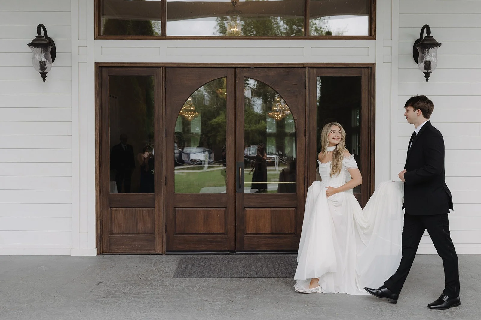 gabi-and-jonah-lemire-the-ballroom-on-1-street-bentonville-wedding-jo-darling-photography-400.jpg