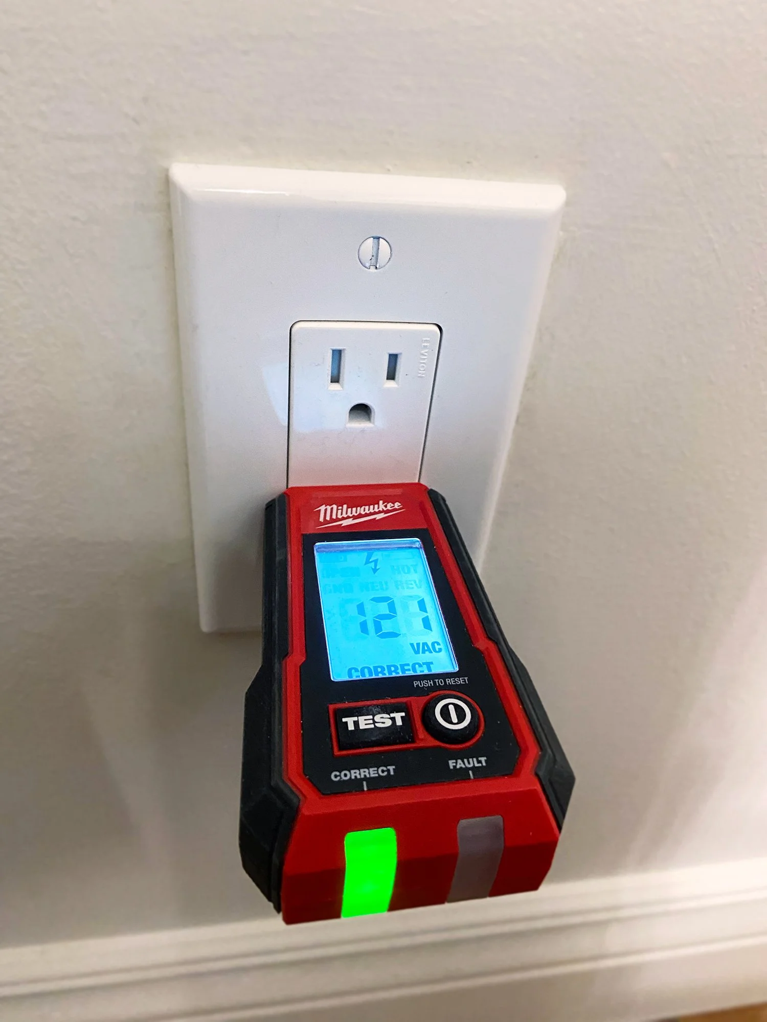 Testing 15A outlet for correct wiring  | ©️ 2026 Teravolt Electric