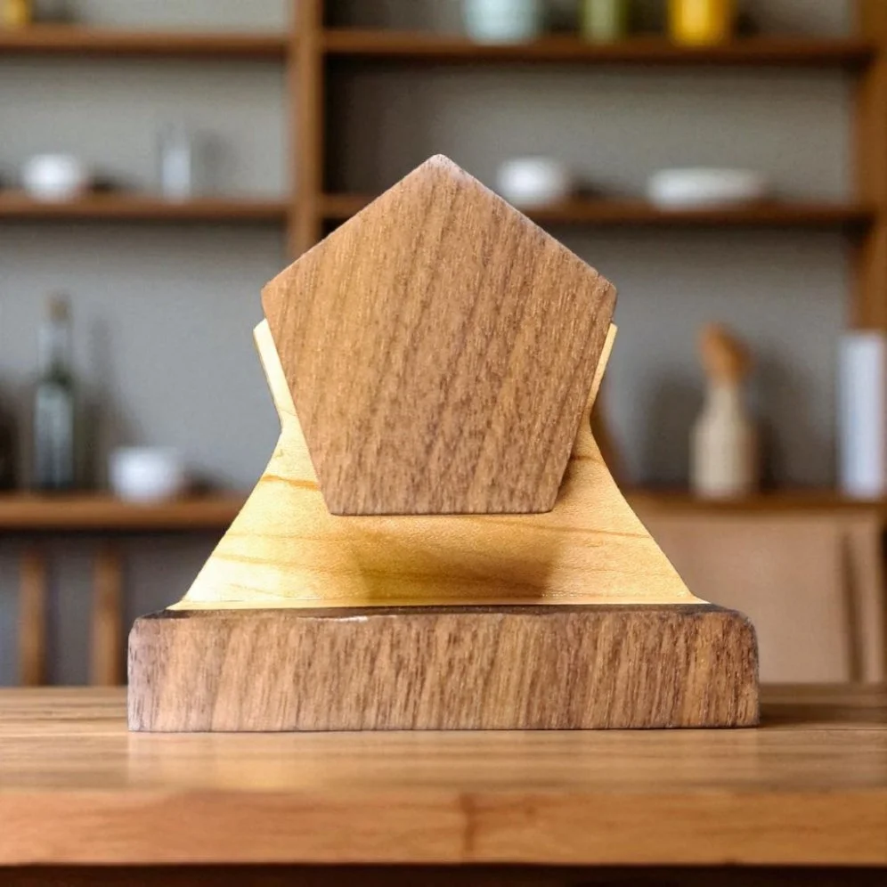polygon watch stand 4.png