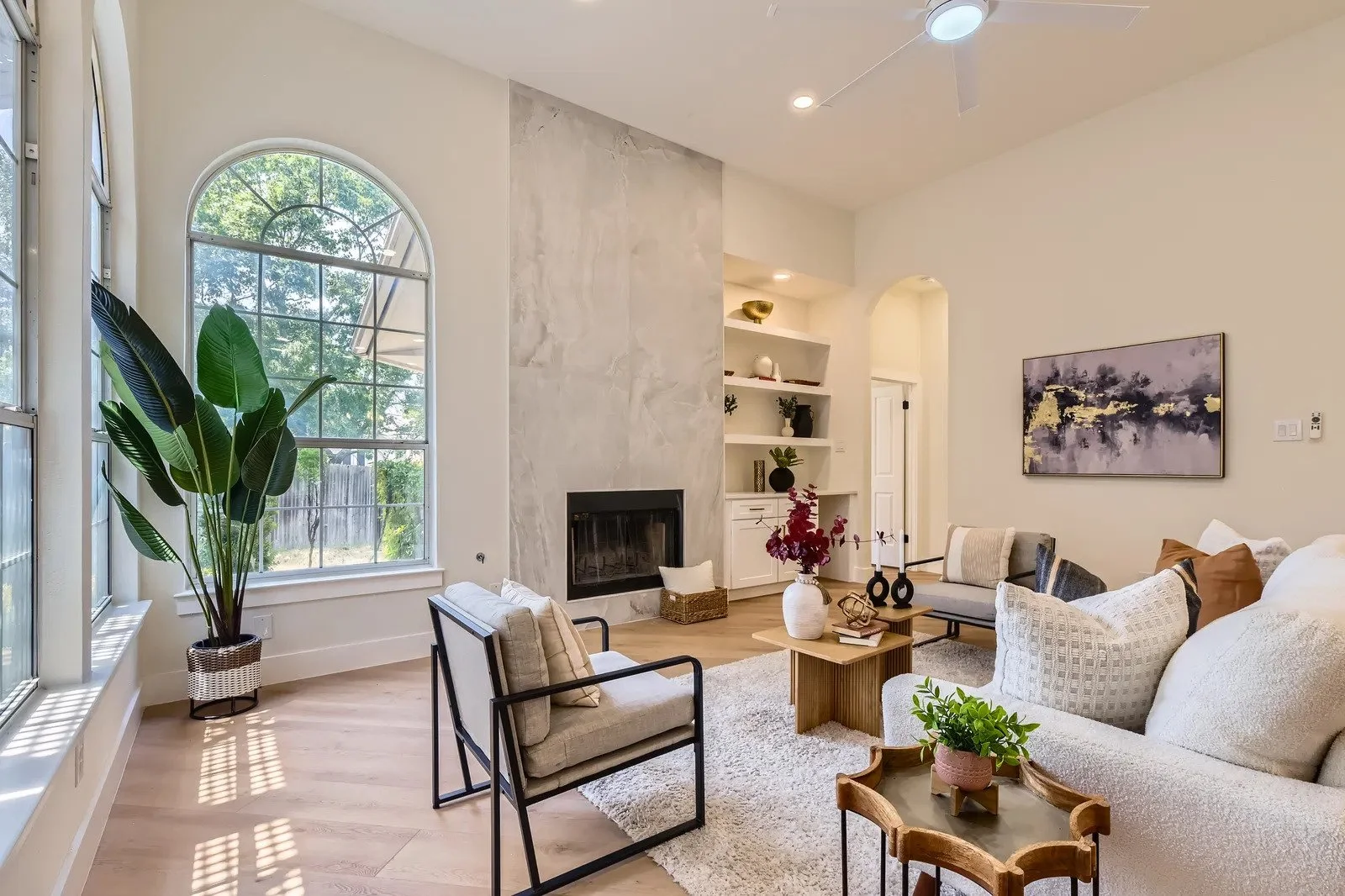 07 Living Room.jpg