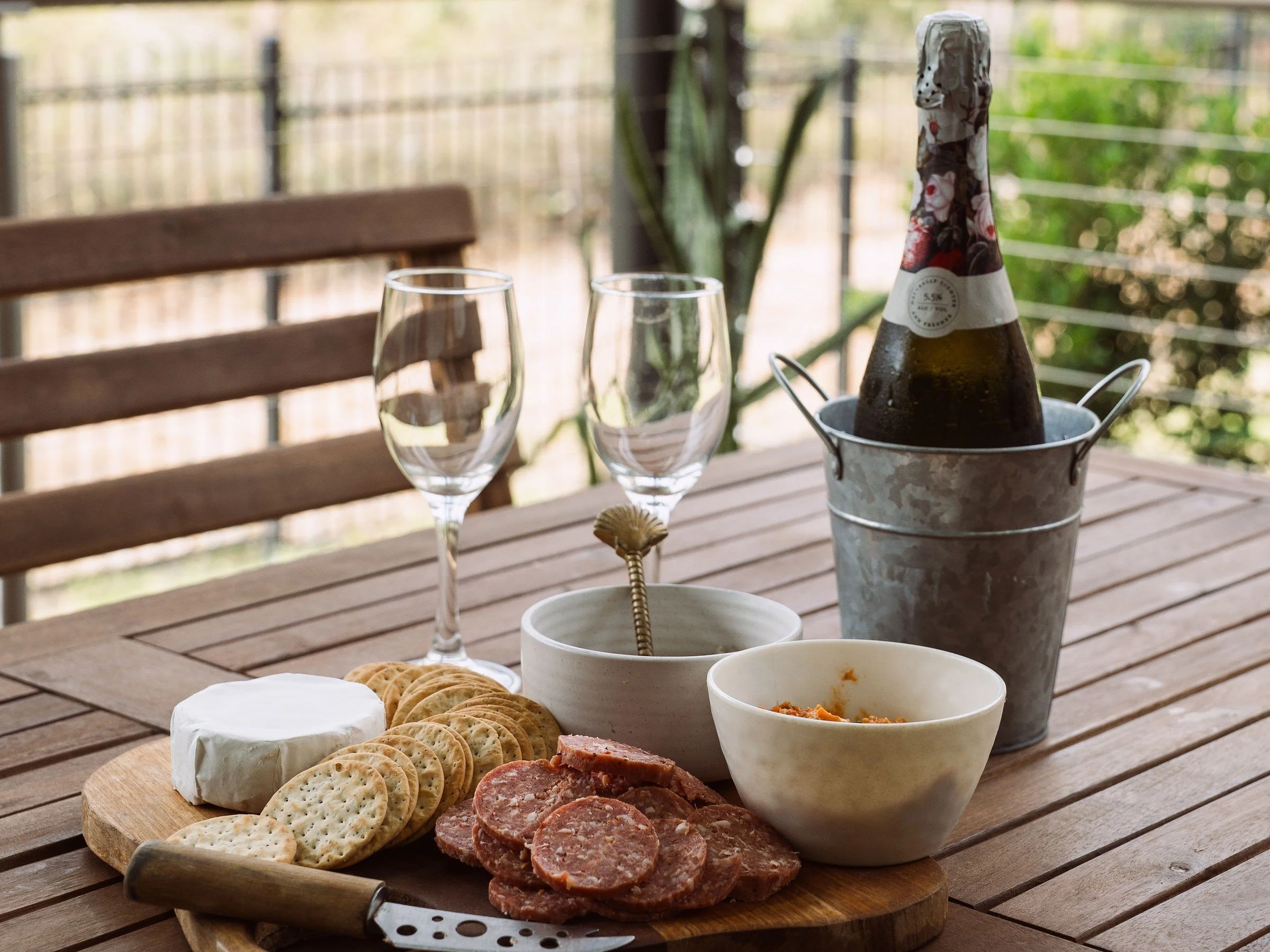 Lound and dining room with space to move and live.