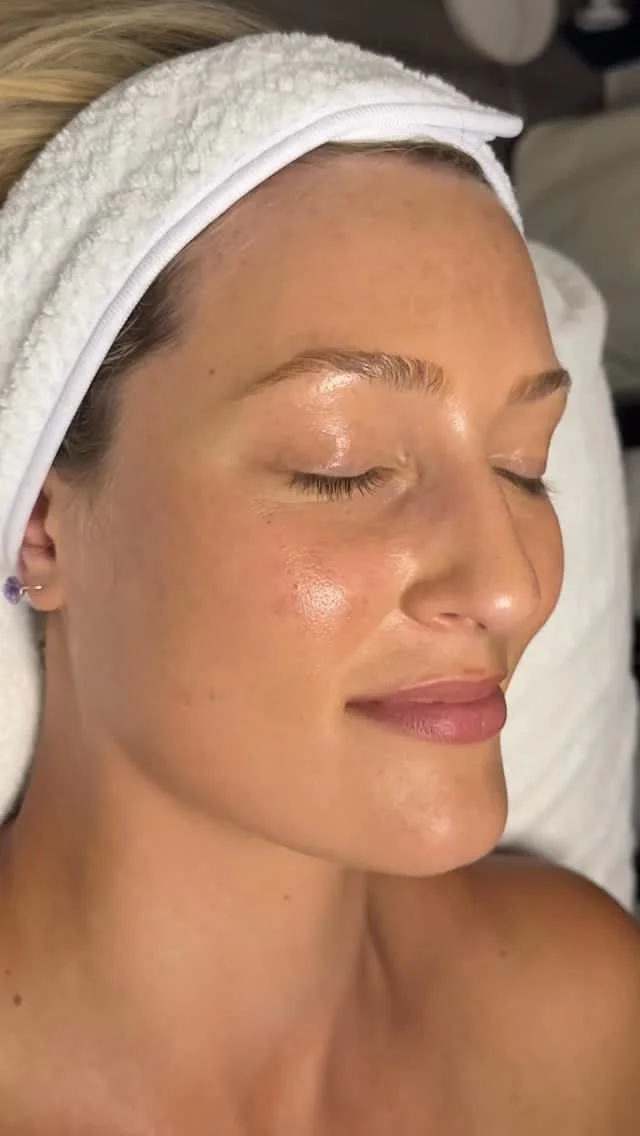 ✨The Glass Skin Facial✨
Finishing off with nano needling (needle less) booster to plump and infuse customized concentrated ampules into the skin.
………………………..
Location: 2436 w central a