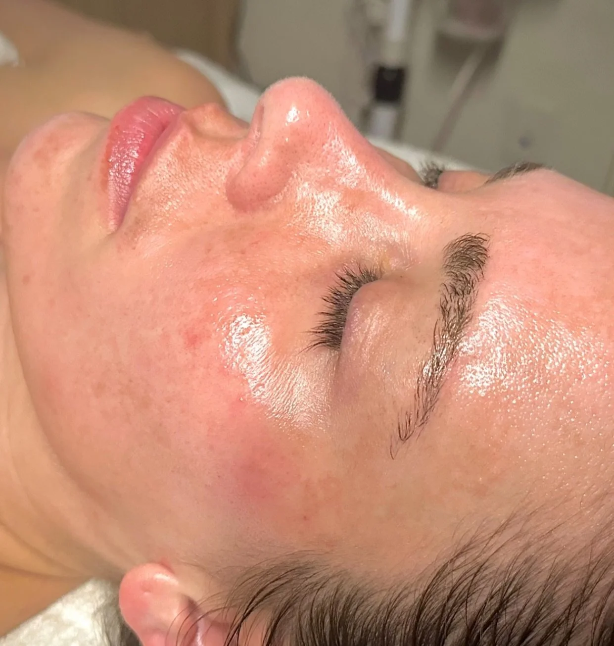 ✨ Esties need facials too!! ✨
She let me try facial cupping on her and it was so much fun! 😂
Me: “INTENSE HYDRATION—what does that feel like when I do that?!”
Amanda: “ooOOOooo yeahhh… that’s niiiiicccceeee!&rdq