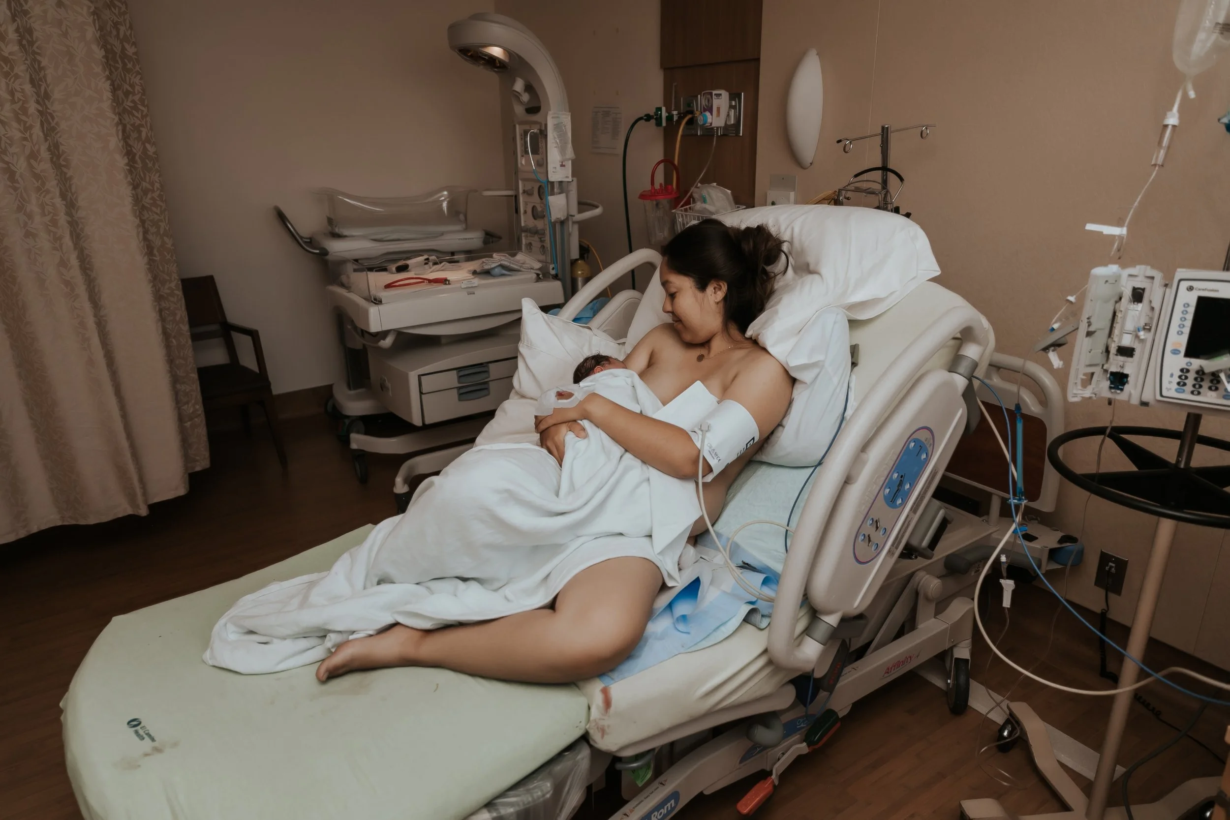 Mom and baby in hospital bed in El Camino Los Gatos