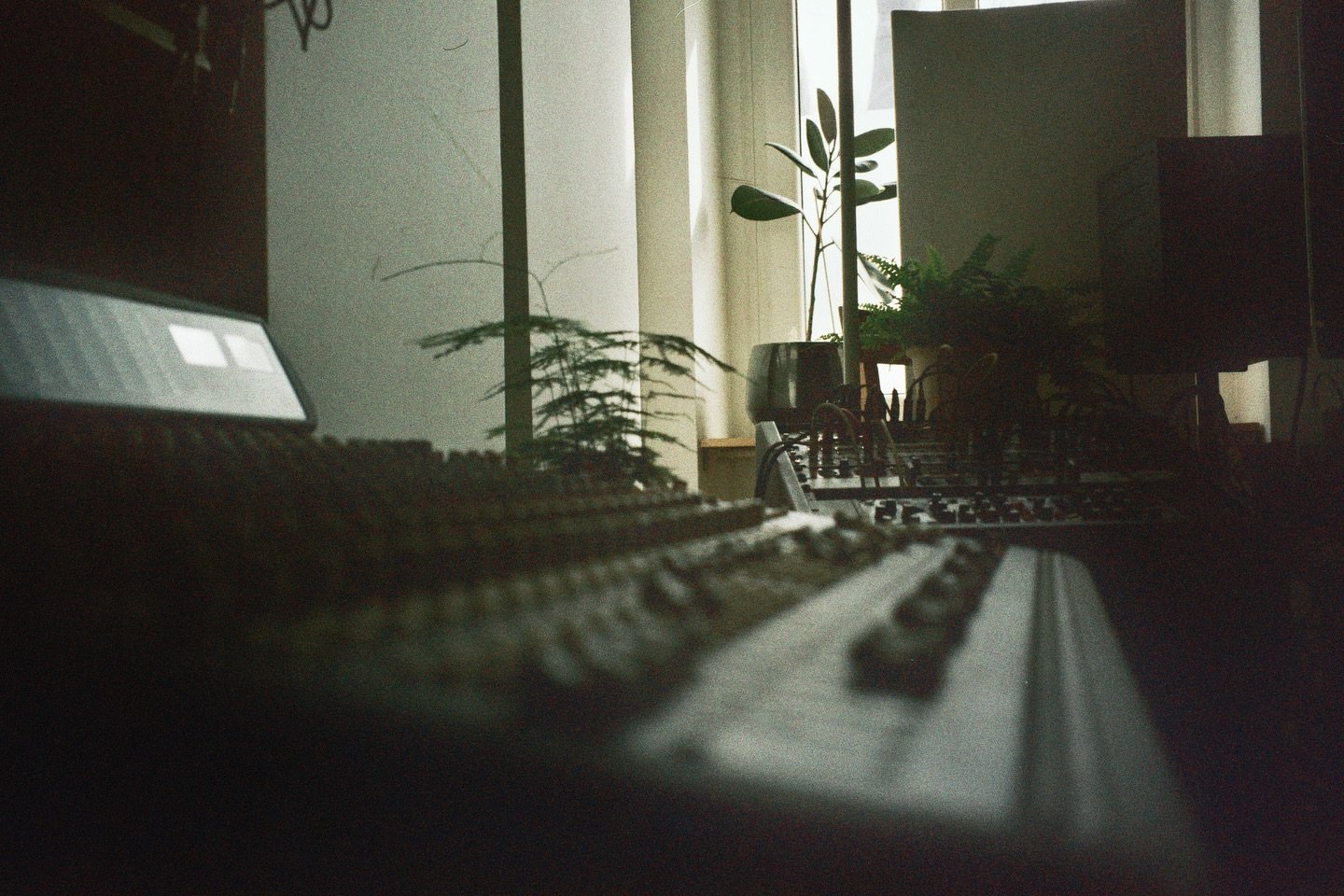 on the boards
soundtracs topaz 24