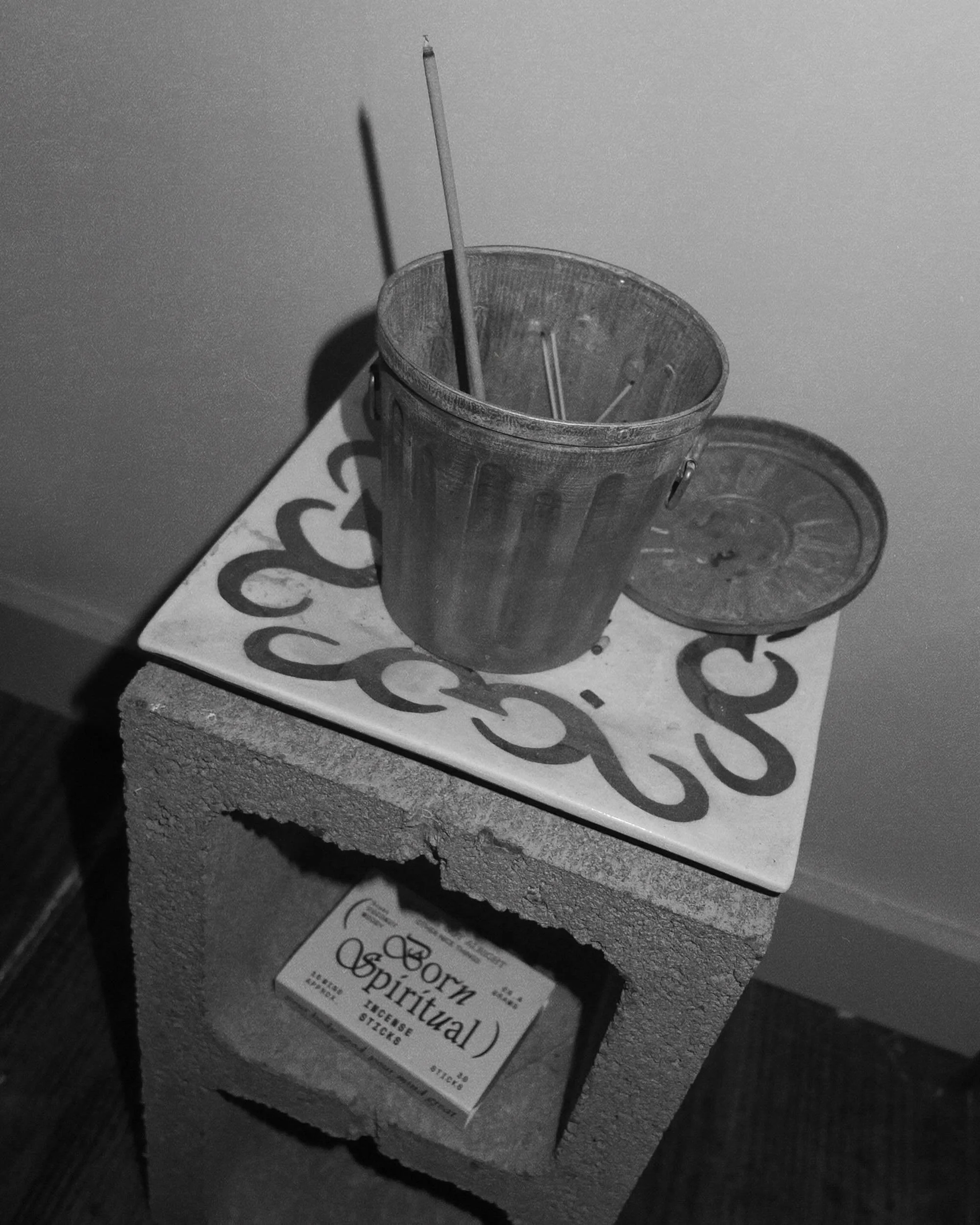 A mini trash can to hold your incense or your miniature rubbish? Made for Worship a little while ago 🧘