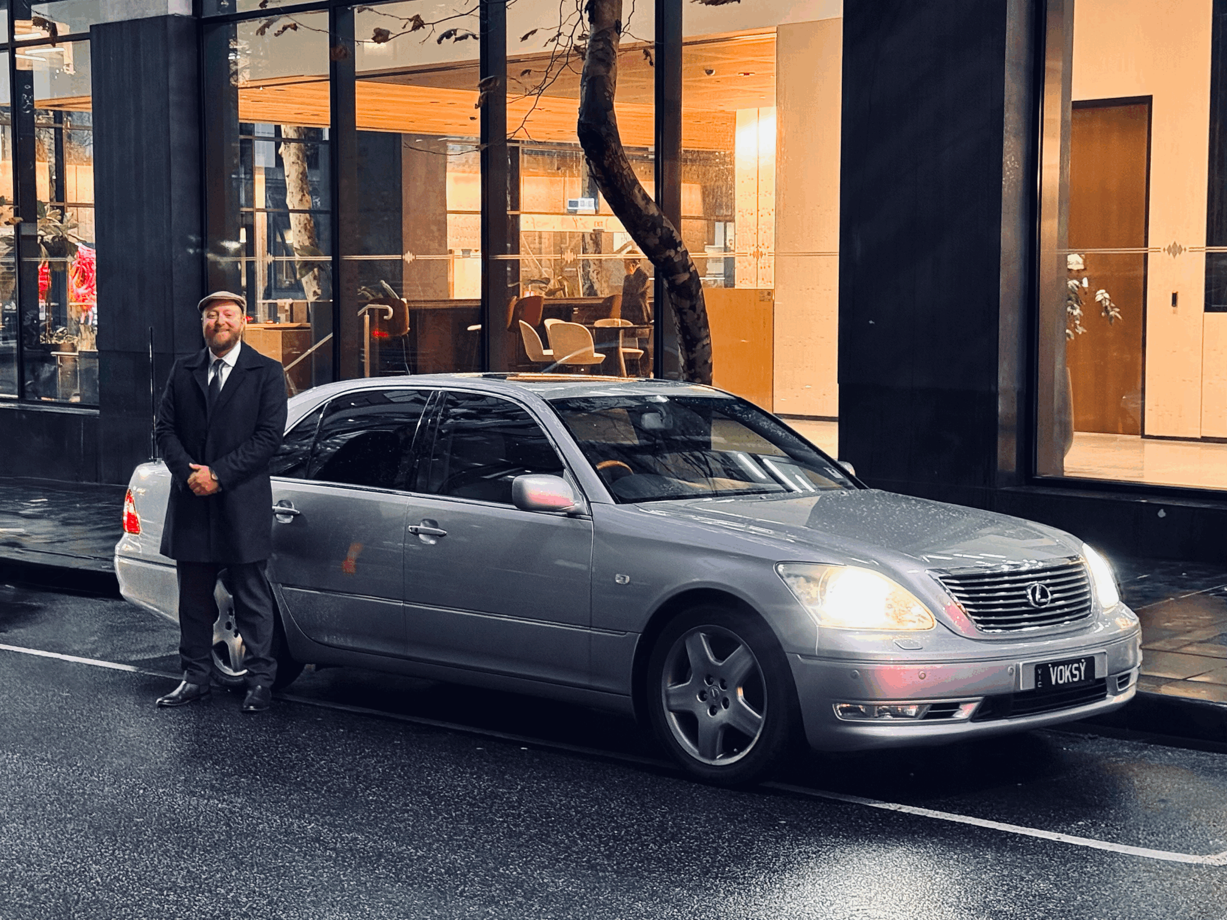Why Book a Chauffeur? The 7 Benefits of Chauffeured Travel compared to Taxi and Uber