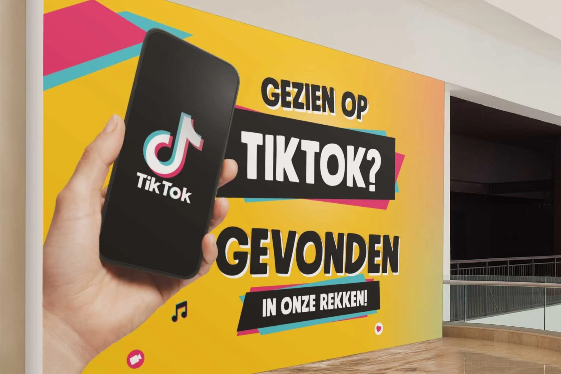 Vormgeving van een winkeldisplay met advertentie over TikTok trends voor Jumbo supermarkt