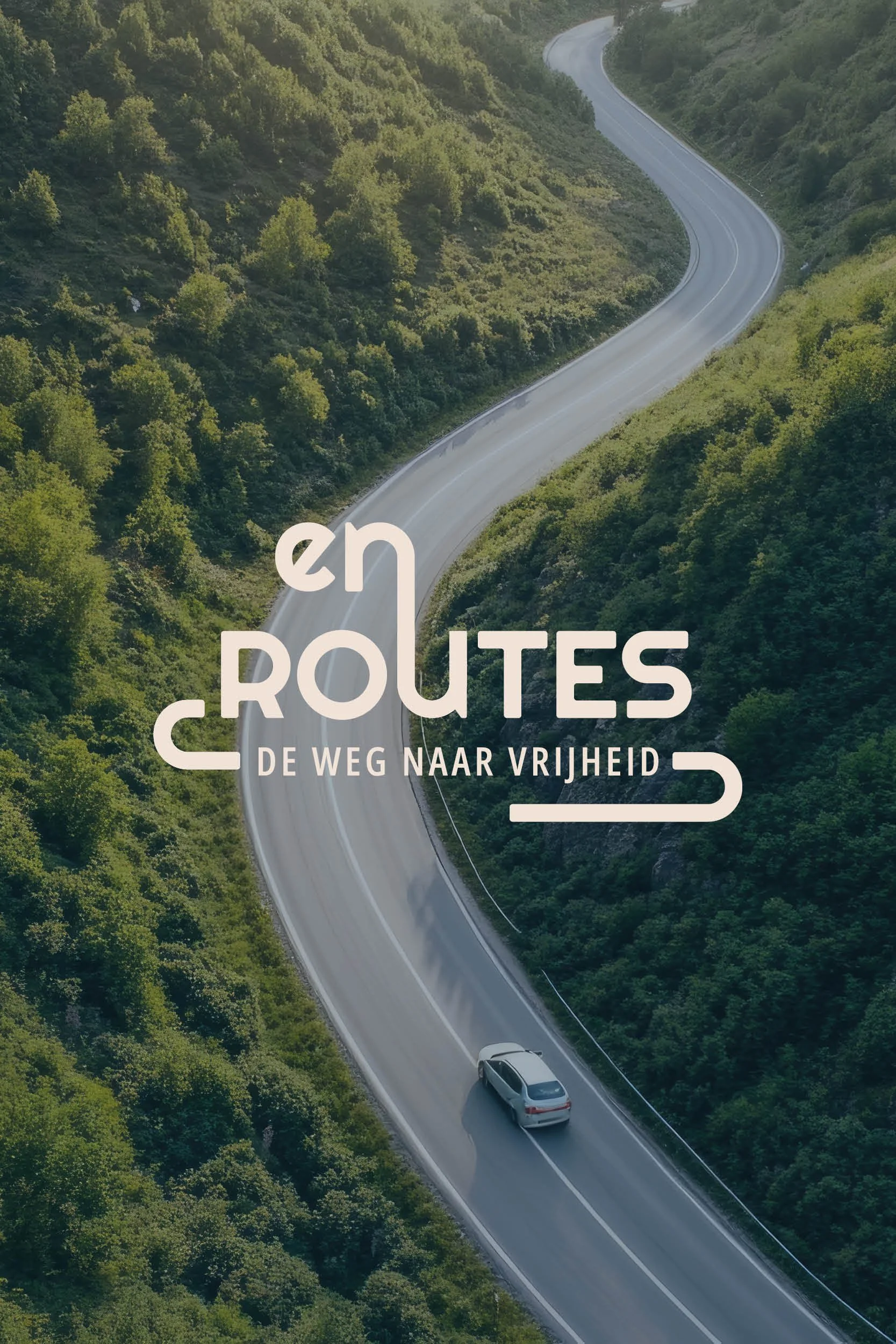 Logo ontwerp voor En Routes vakantie- en wagenverhuur services met dynamisch en moderne uitstraling