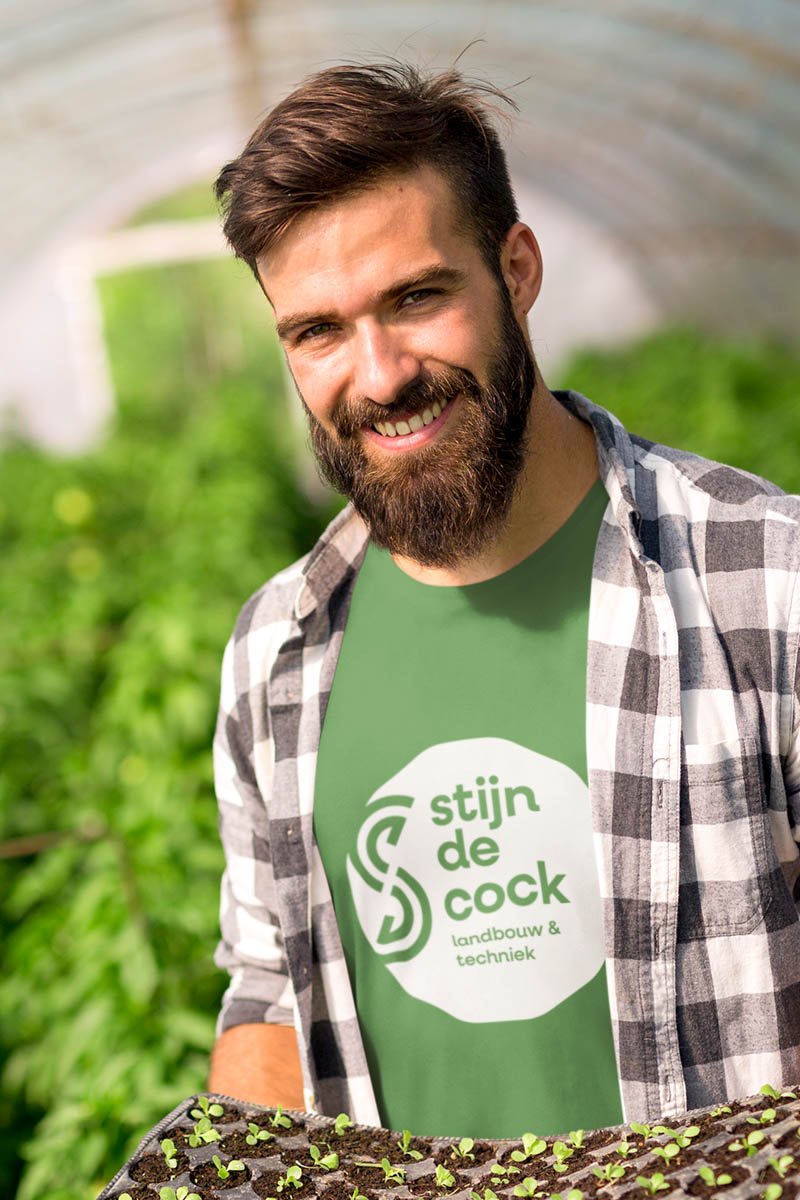 Boer met logo ontwerp op T-shirt - Stijn De Cock Landbouw en Techniek