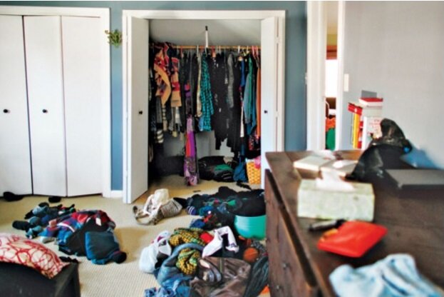 De-cluttering Your Closet