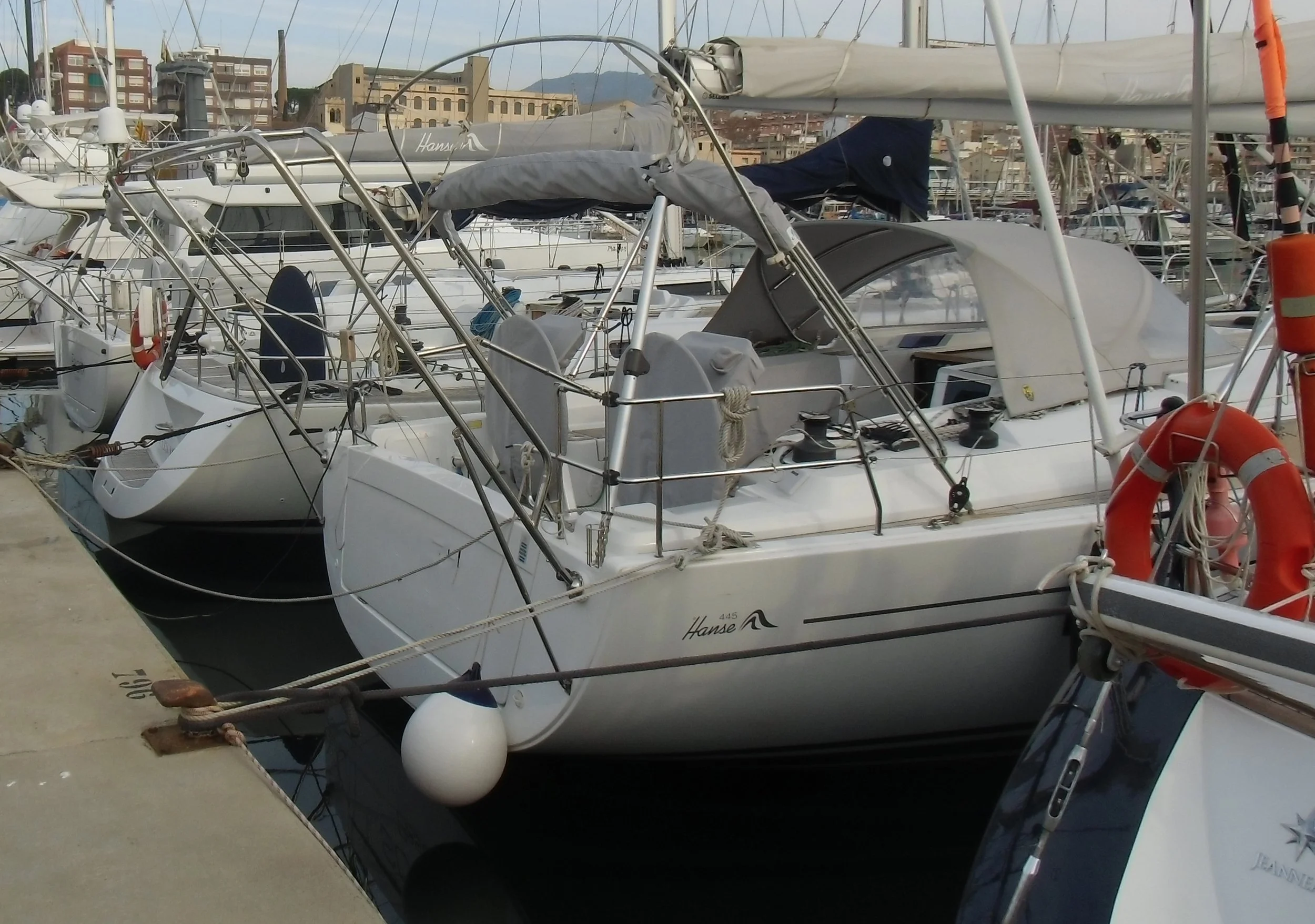 Arco de popa Hanse 445