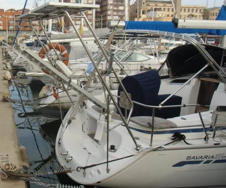 Arco de popa Bavaria Yacht 37