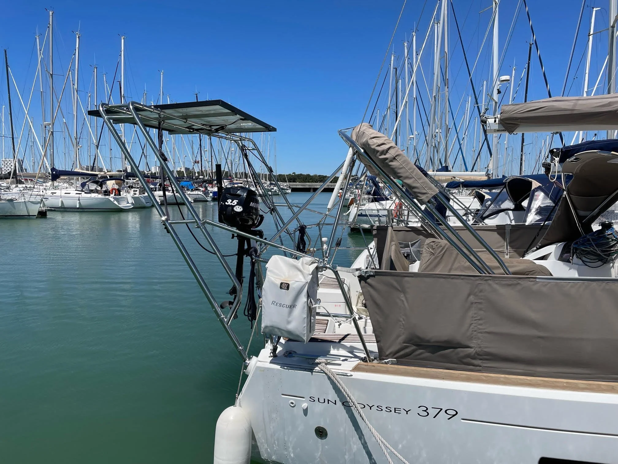 Arco de popa Jeanneau Sun Odyssey 379