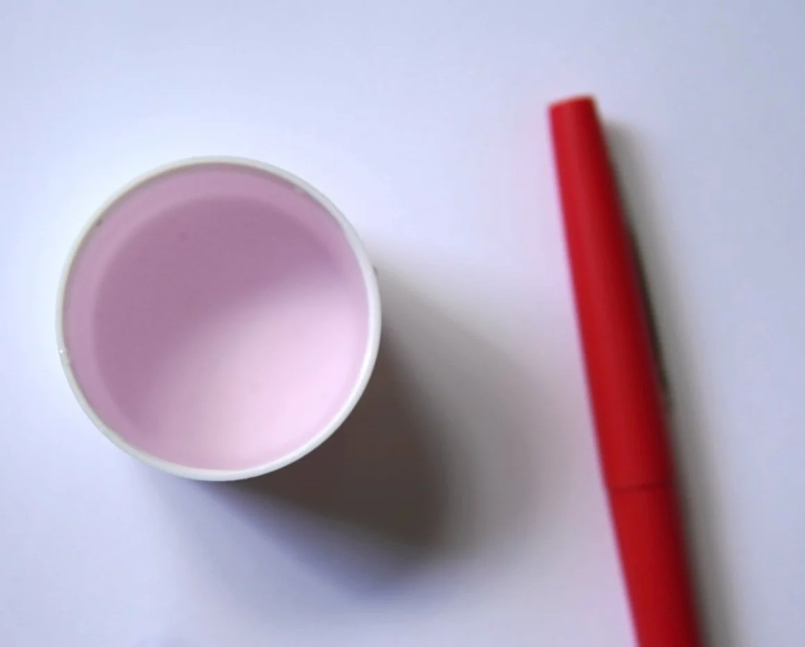 Light pink condy's crystals solution appropriate for baths