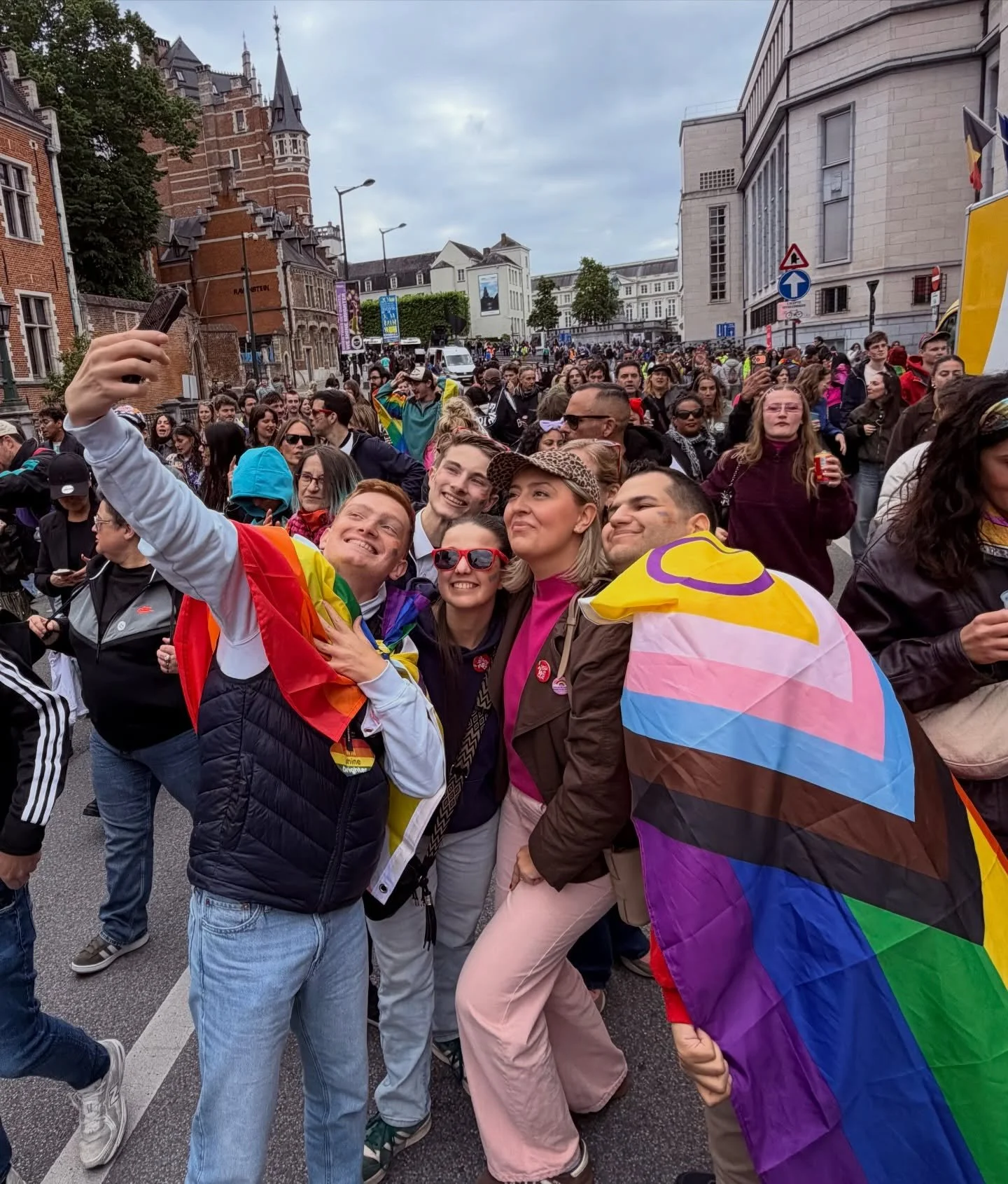30 ans de #Pride &agrave; Bruxelles 🌈

Il y a 30 ans comme aujourd&rsquo;hui, le PS d&eacute;fend l&rsquo;&eacute;galit&eacute; sans changer de cap.

Pas juste en paroles : dans les droits, dans les lois, dans le concret.

Parce que l&rsquo;amour es
