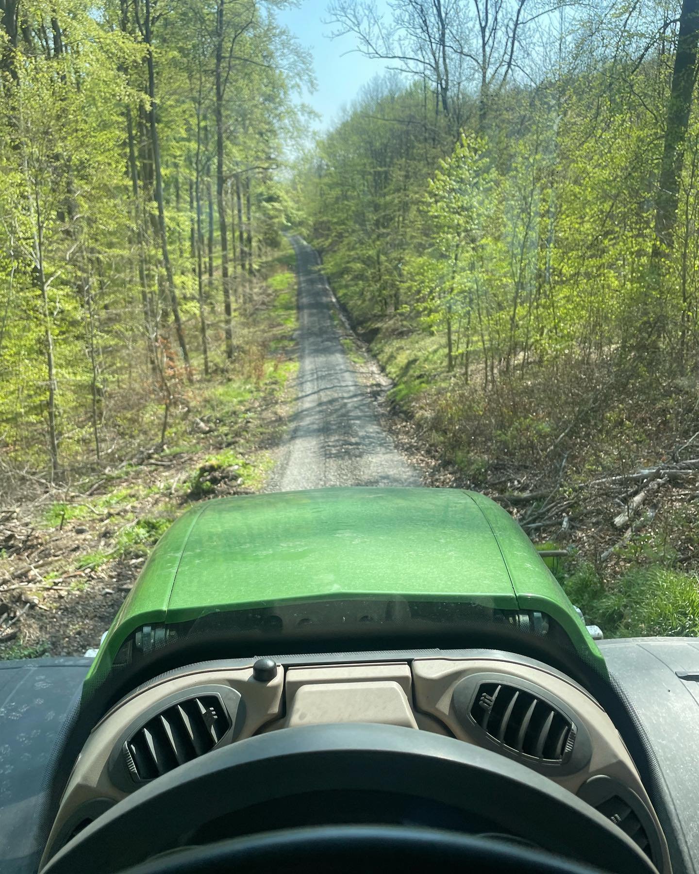 Wegebau …. Im Privatwald die Wege ordentlich machen, damit auch anständig Holz abtransportiert werden kann 💪🏼