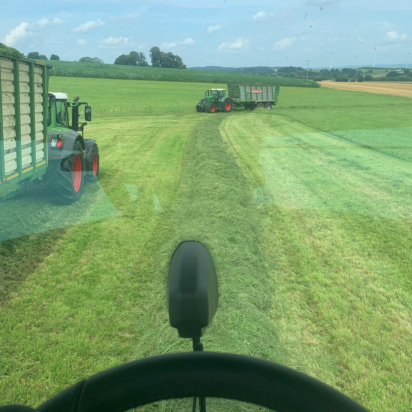 Weiter gehts ….💪🏼#fendt #bergmannhäckselwagen #claas #claasjaguar950