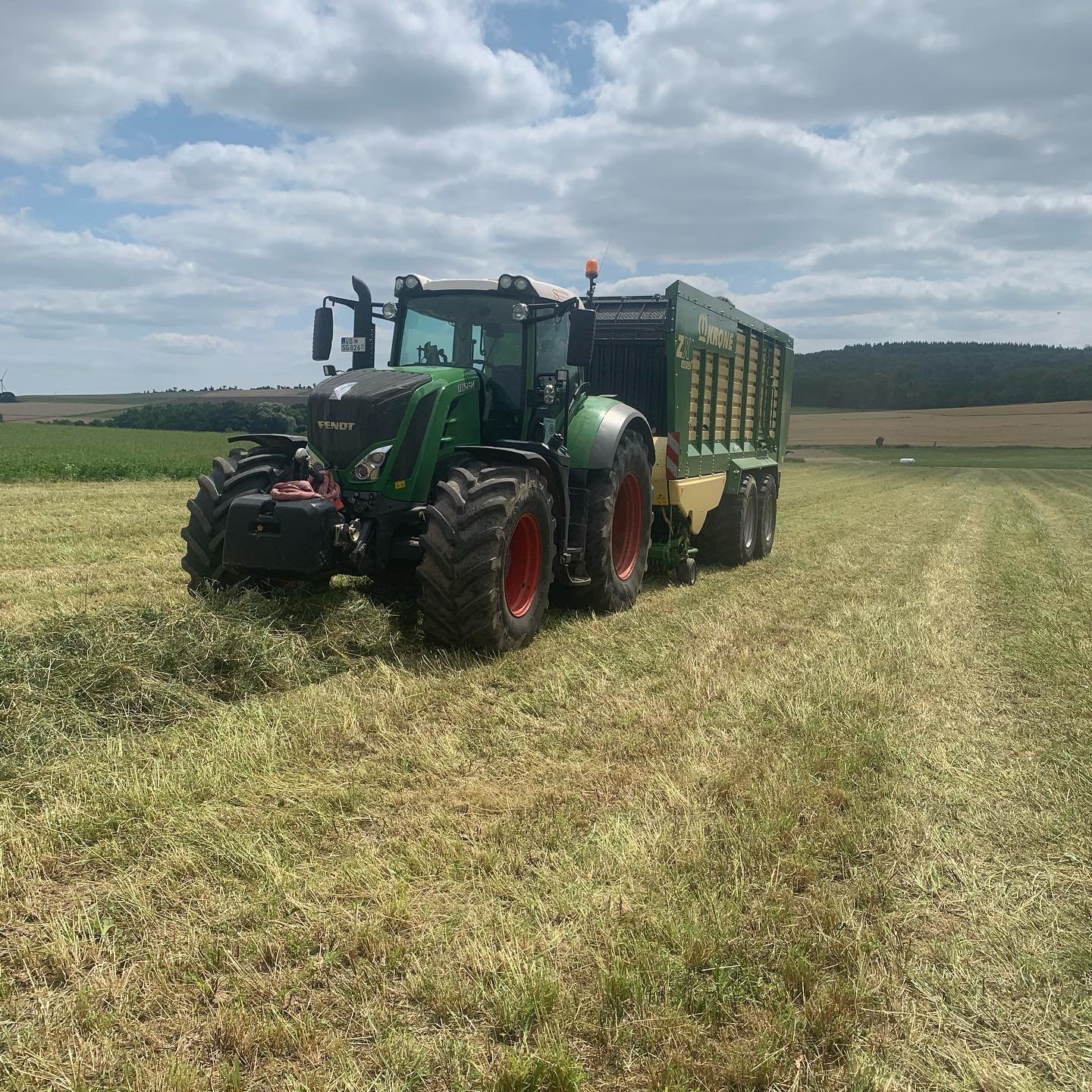 Schönes Gespann einfach 💪🏼✌🏼 #fendt824vario #fendtglobal #krone430zxgd #krone #superwetter☀️😎 #somachtarbeitenspass✌