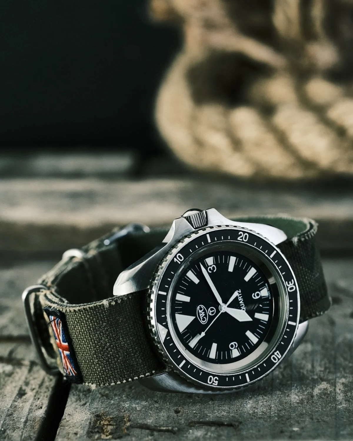 Back with the @cwcwatch RN diver 🤿 today, paired with the super cool canvas strap from @steveostraps - this is such an epic combo. 

CWC have some amazing watches and are definitely worth checking out. 🤙

#cwcnavyquartzdiver #cwc #cwcrndiver #cwcmi