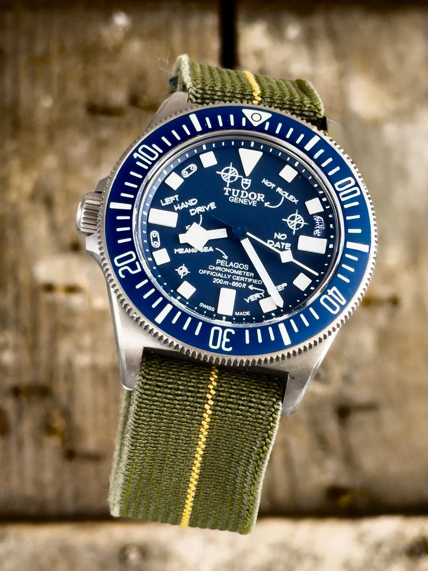 FXD is back in the house and it's the real deal. Neil's custom dial from @thedialartist is the cherry 🍒 on top - it's what dreams are made of. 

Paired with the OG strap from @ndcstraps and it's a match made in heaven 🤟

#Tudorwhatelse #Snowflakefr