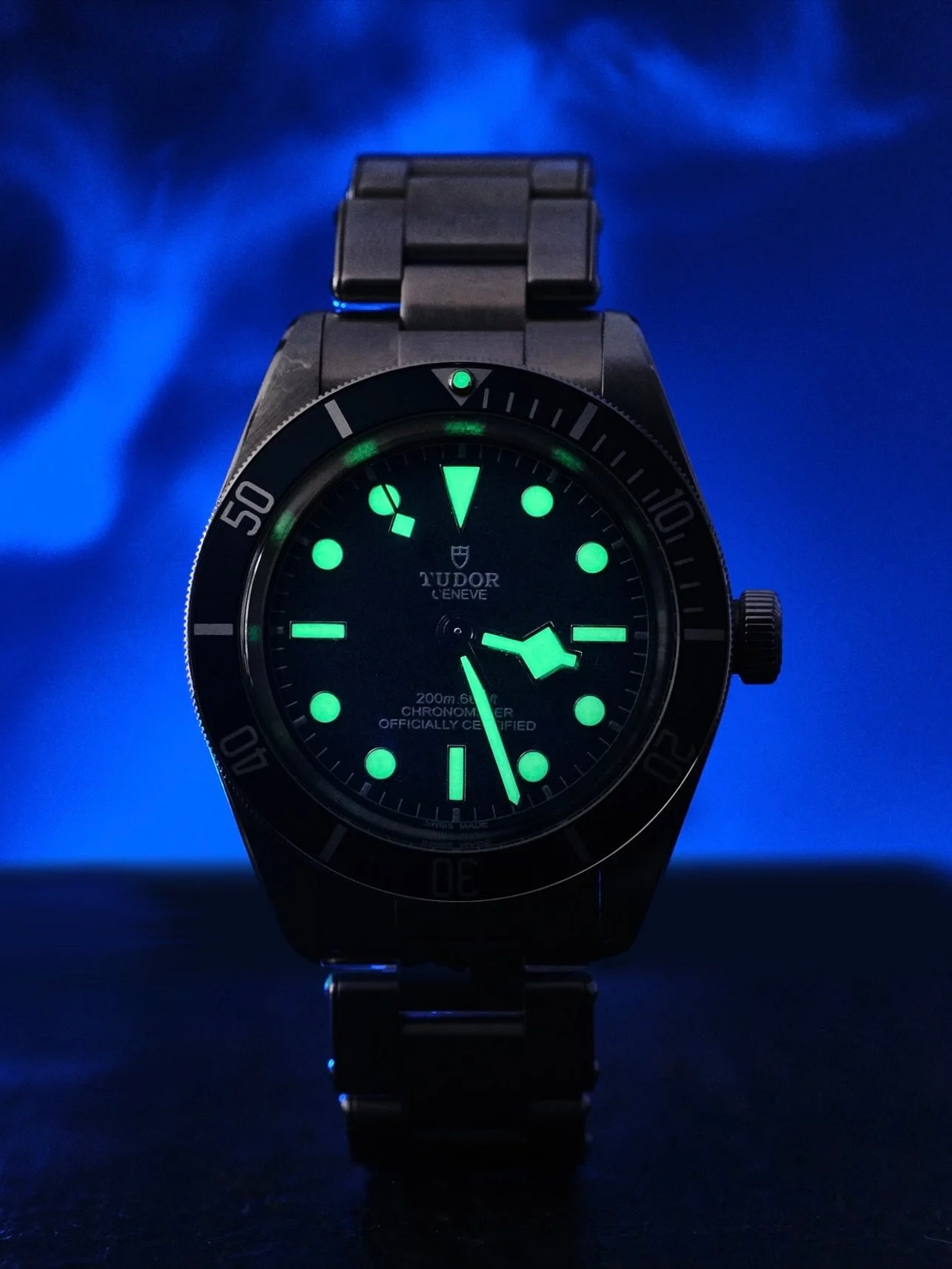 It's time to glow! Who's dominating the lume battle tonight? Starting off with a classic, the BB58's snowflake hands light up the night!

#patinadial #watcheswithpatina #tudorsnowflake #tudorsnowflakesubmariner #tudorblackbay #tudorsubmariner #tudors