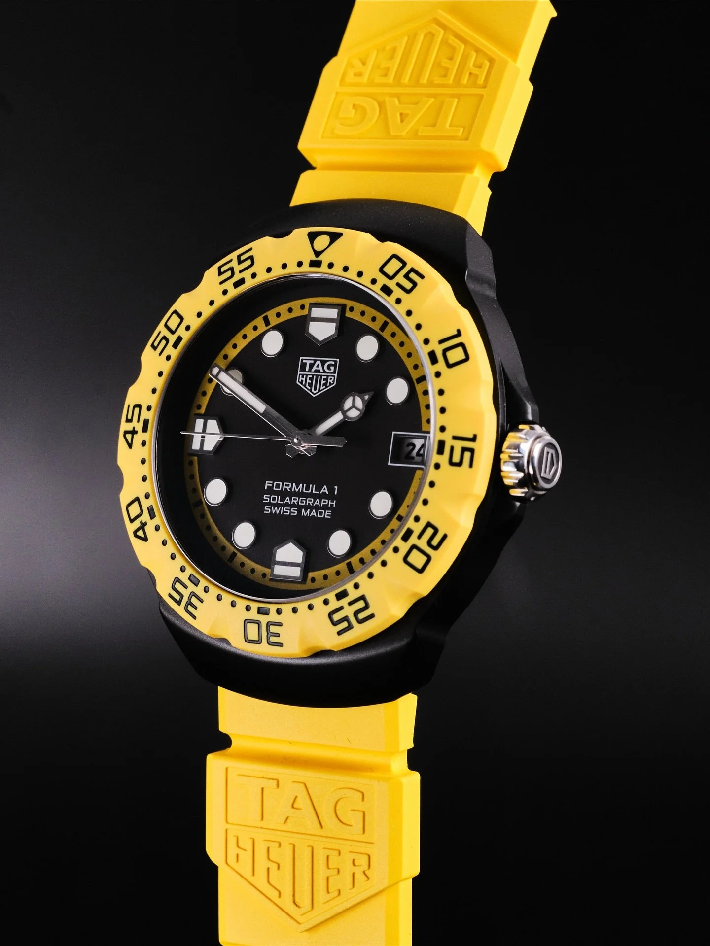 🖤🆕 New Watch Alert ⏱️ | TAG Heuer Formula 1 Solargraph💛

Picked up this funky @tagheuer Formula 1 Solargraph yesterday from the lovely team in Covent Garden, London 🖤💛 (thanks Roz) 

As the nights get darker, I figured a splash of colour on the 