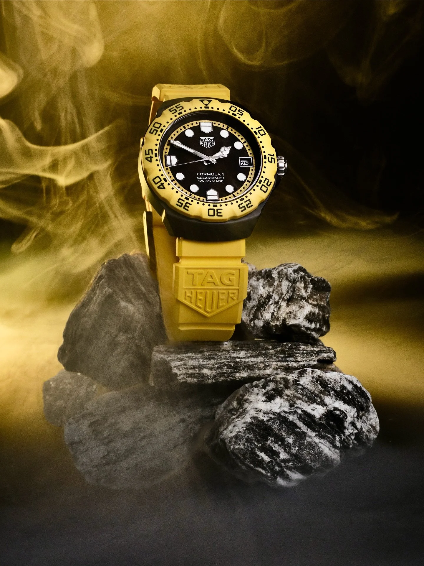 Had some time last night to set up this shot to celebrate my new Tag Heuer Formula 1 Solargraph.  It&rsquo;s a striking watch on the wrist and love  ignore the Bumblebee 🐝 nickname. 

Enjoy the shot watchfam!

#watchphotographer #porsche #watchstudi