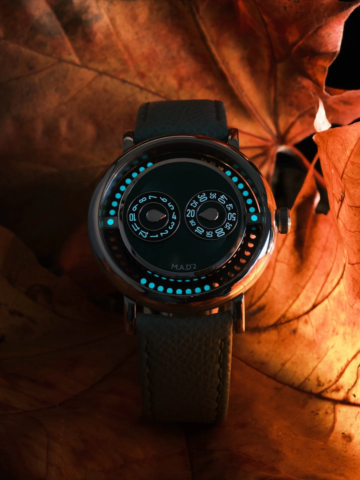 🍁don&rsquo;t think we&rsquo;ve forgotten #fridaynightlumebattle surely. Even with an autumnal theme, two strong contenders in this fight. 🥊

In the green corner, the @mbandf M.A.D 2
In the red corner, the current champion, @vertexwatches M100

Ding