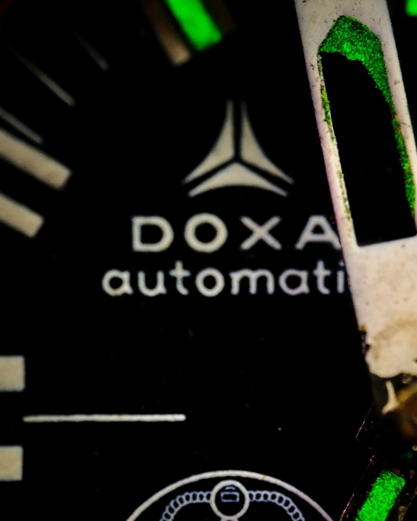 @doxawatchesofficial is a brand we both love and Neil&rsquo;s Sharkhunter Sub300T Aqualung (the OG) from the 70s is vintage perfection (in our book). 

Used to an inch of its life, a thousand stories to tell and just looks so freaking cool, even on a