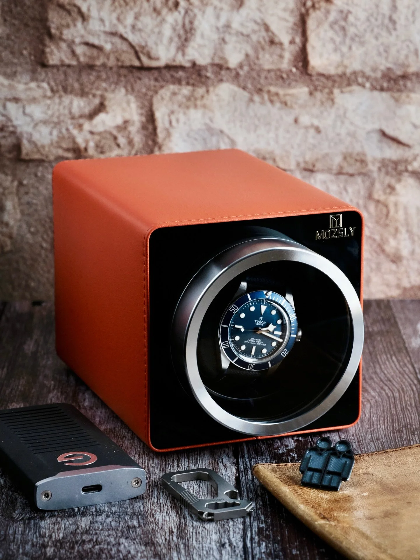 Looking for a Christmas 🎄 gift for a watch collector? These watch winders from @mozslyofficial make a great gift. 

Available in some cool colours (we went for the orange) and can be clipped together as your collection expands. Super quiet and easy 