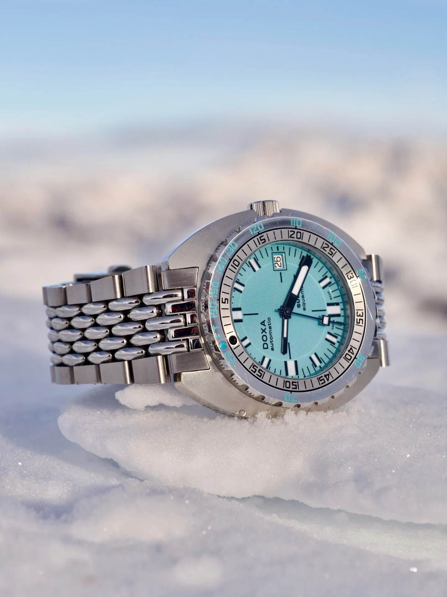 ❄️Snow at last! Thought these shots of the @doxawatchesofficial Sub300T Aquamarine in the late afternoon sunshine  had to be shared. 

Soooo excited for the rest of the week. 🩵🎿❄️

#doxawatches #divewatches #vintagewatchesonly #watchph
