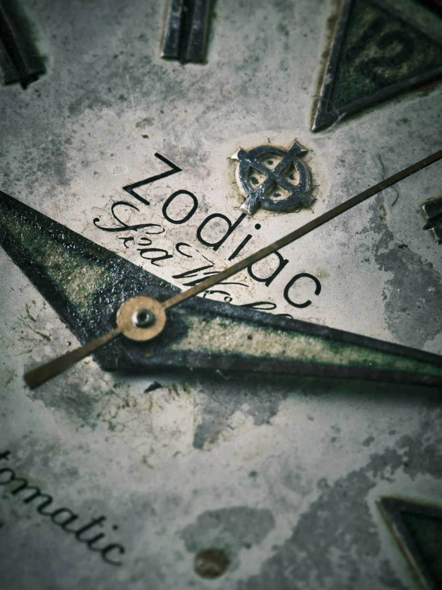 Born in the early 1950s, the Zodiac Seawolf 🌊🐺 was one of the first purpose-built dive watches created for the rise of recreational scuba 🌊🤿 Designed for clarity, durability and real underwater performance, it quickly earned its place among the e