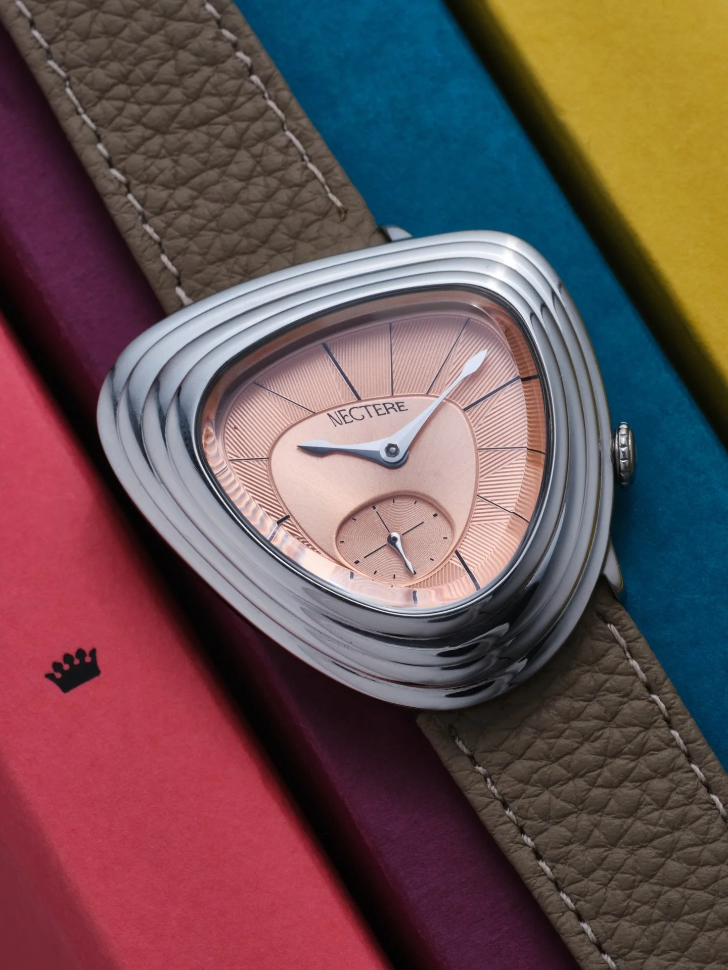 We&rsquo;re big fans of design and the Dune from @necterewatches really caught our eye. 👊

This salmon dial and stepped case shape really stands out on the wrist. The offset sub-seconds really adds to the design language. Freaking cool eh? 👌

#watc