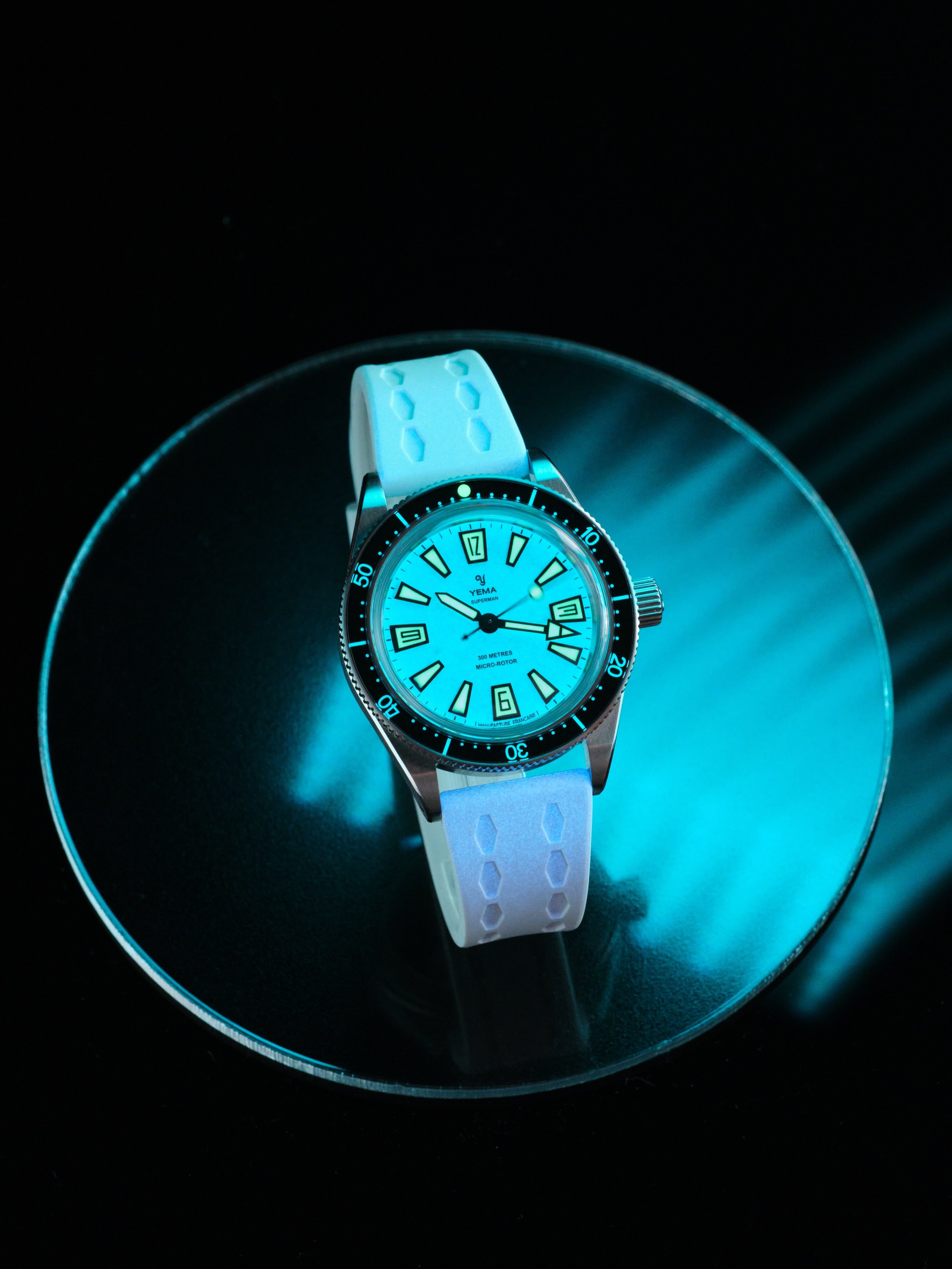 Friday night = lume battle night 🌙⌚️

🥊And the @yema_watches Skin Diver Slim Full Lume CMM.20 Limited Edition is absolutely entering the ring.

We loved working with YEMA on these lume shots for the launch of this model, and honestly&hellip; this t
