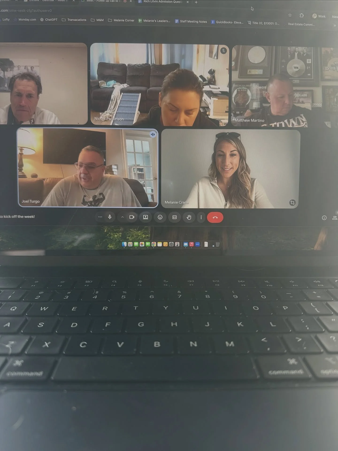 Power Up Reflection ✨🤍

This morning in our Power Up session, we got real about something that impacts every part of our lives and our business:

The emotion you feed is the emotion that leads.

We always have a choice.
Between stimulus and response